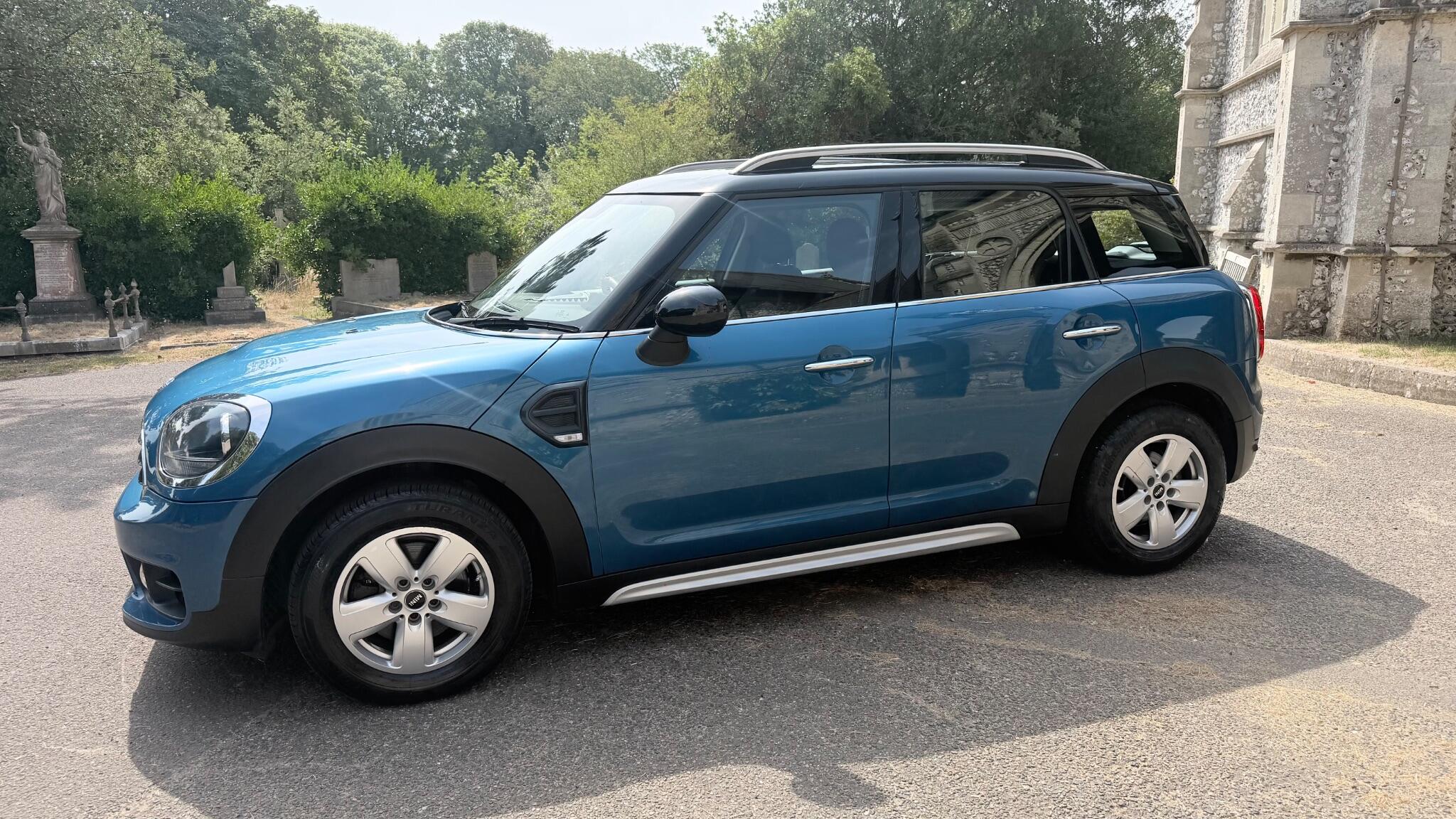 Mini Countryman view 3