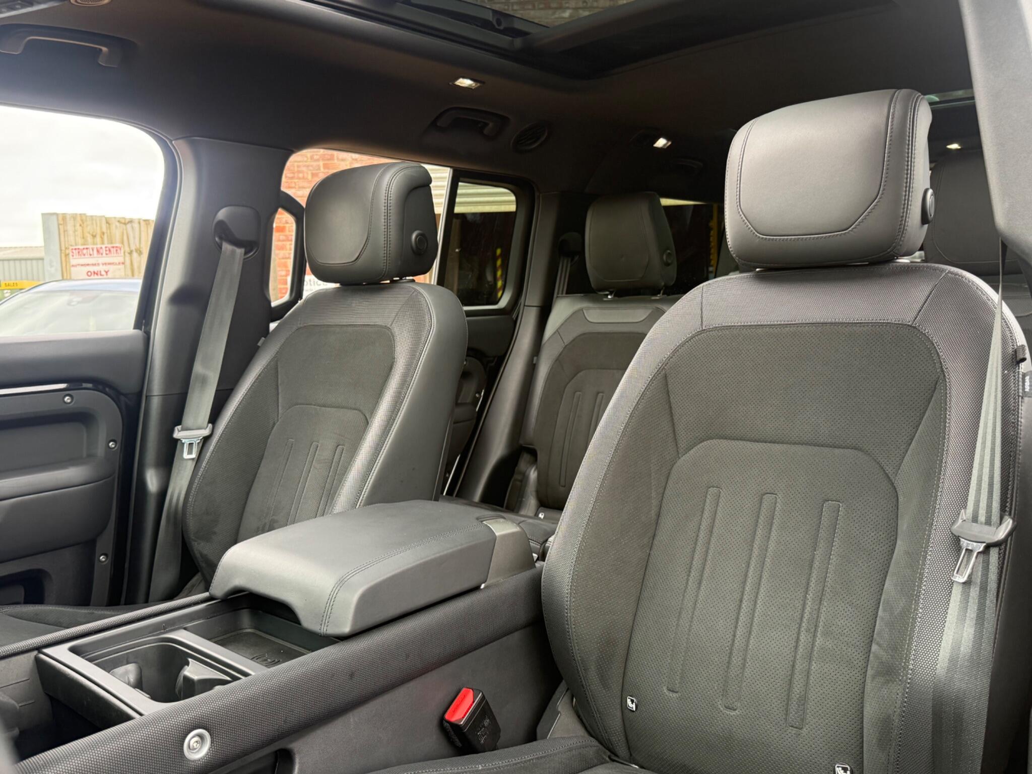Land Rover Defender 130 view 46