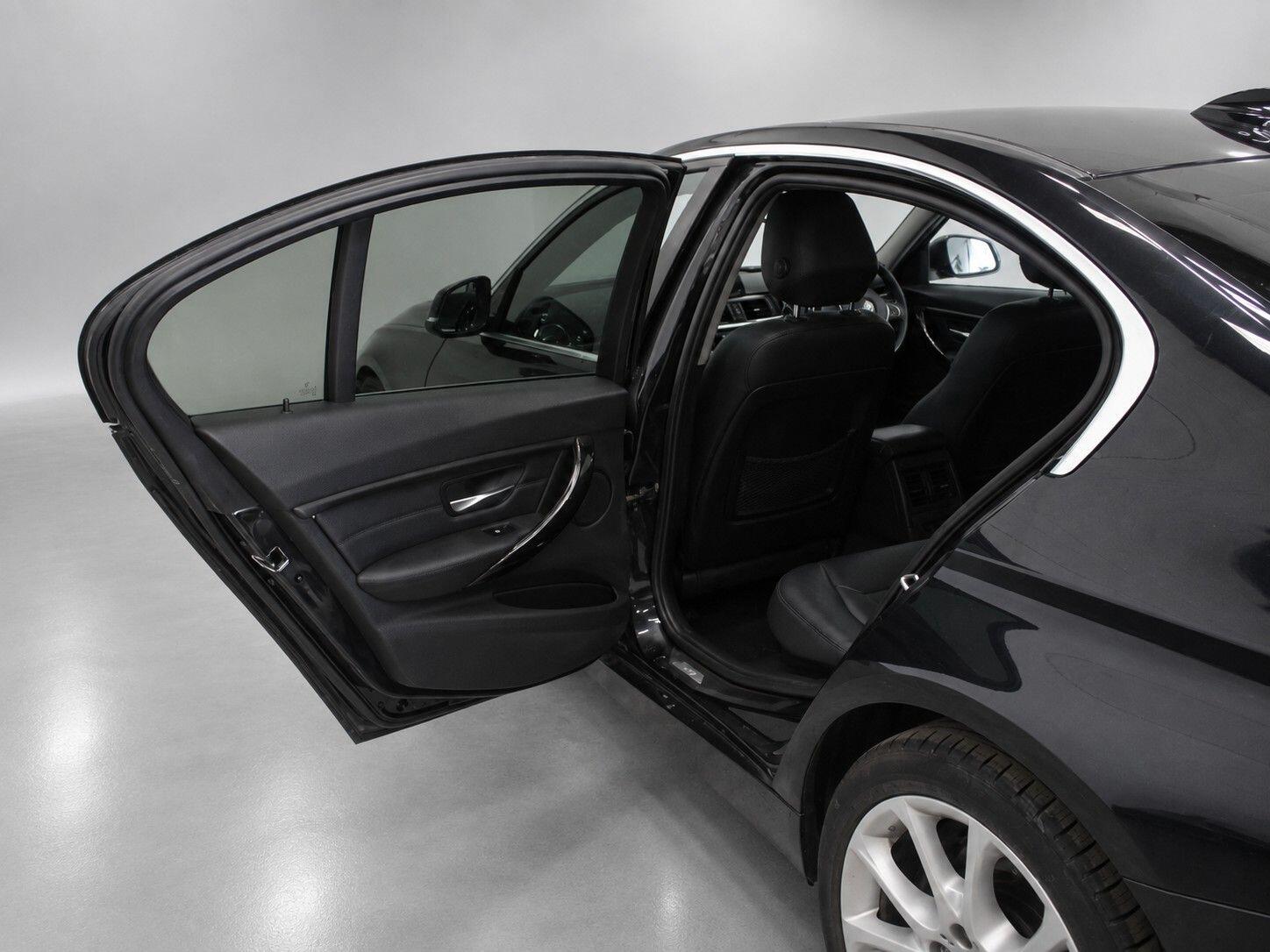 BMW 3 Series view 27