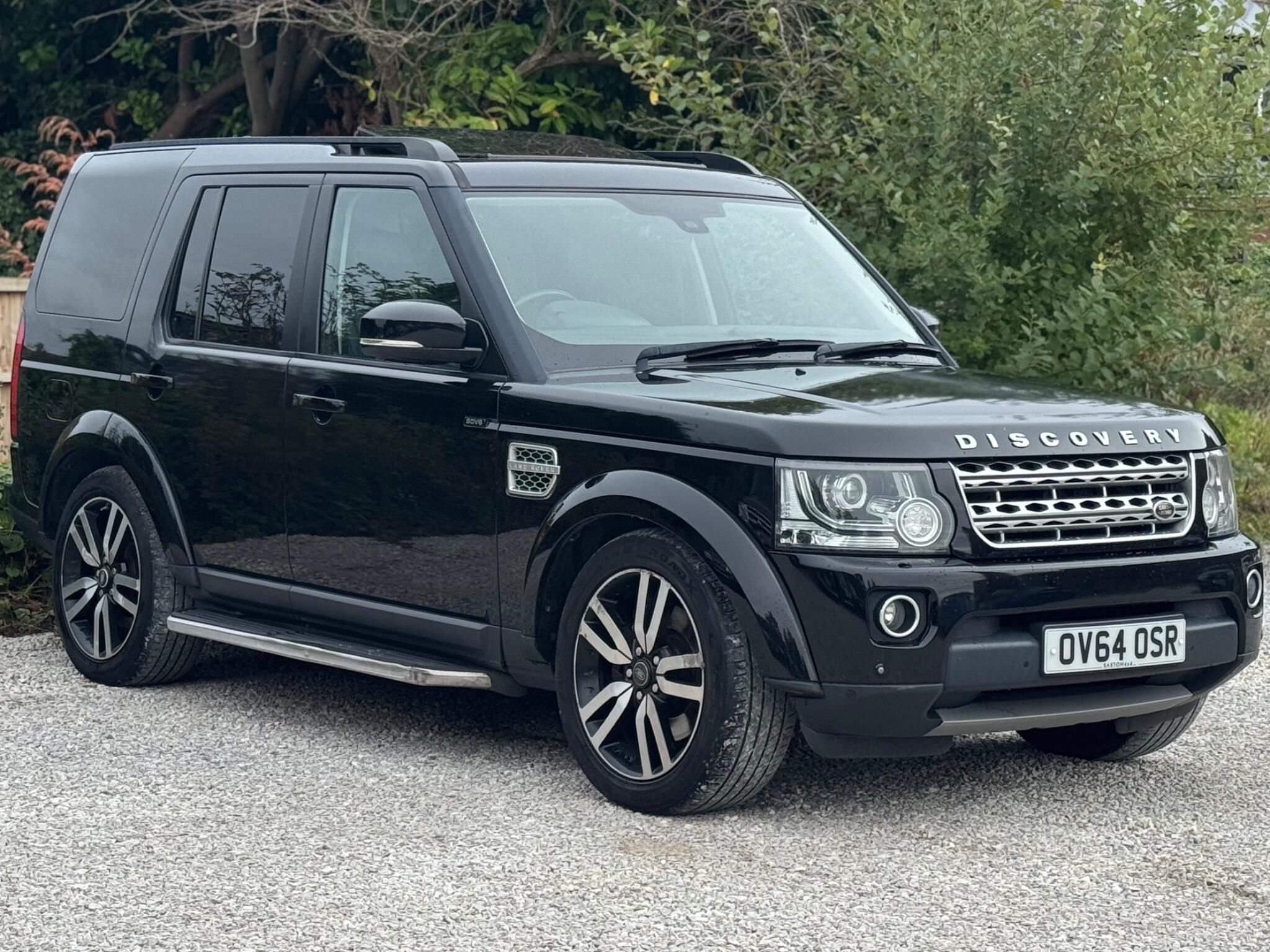 Land Rover Discovery view 3