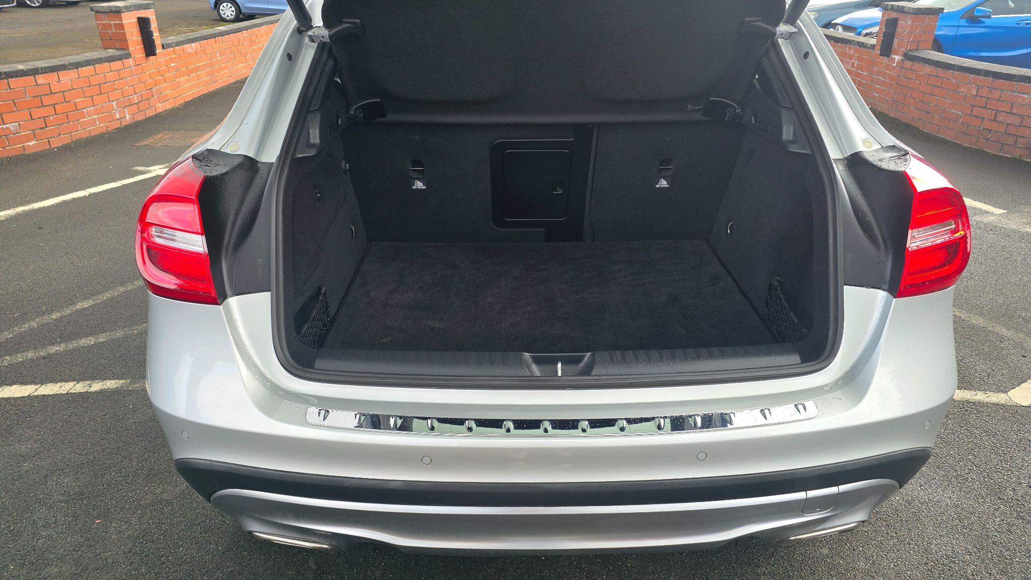 Mercedes-Benz GLA view 24