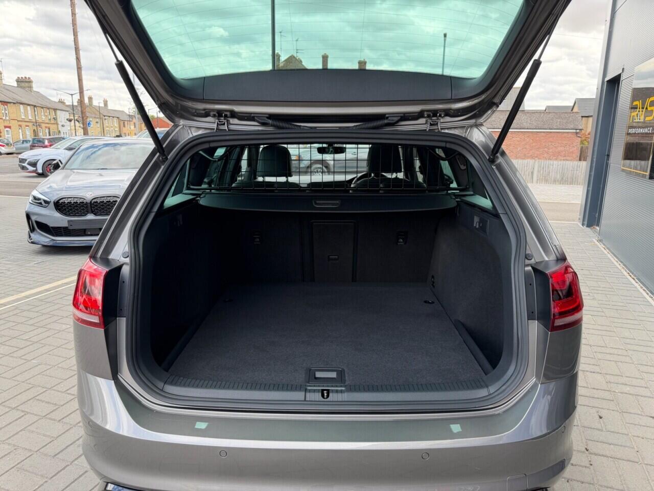 Volkswagen Golf view 19