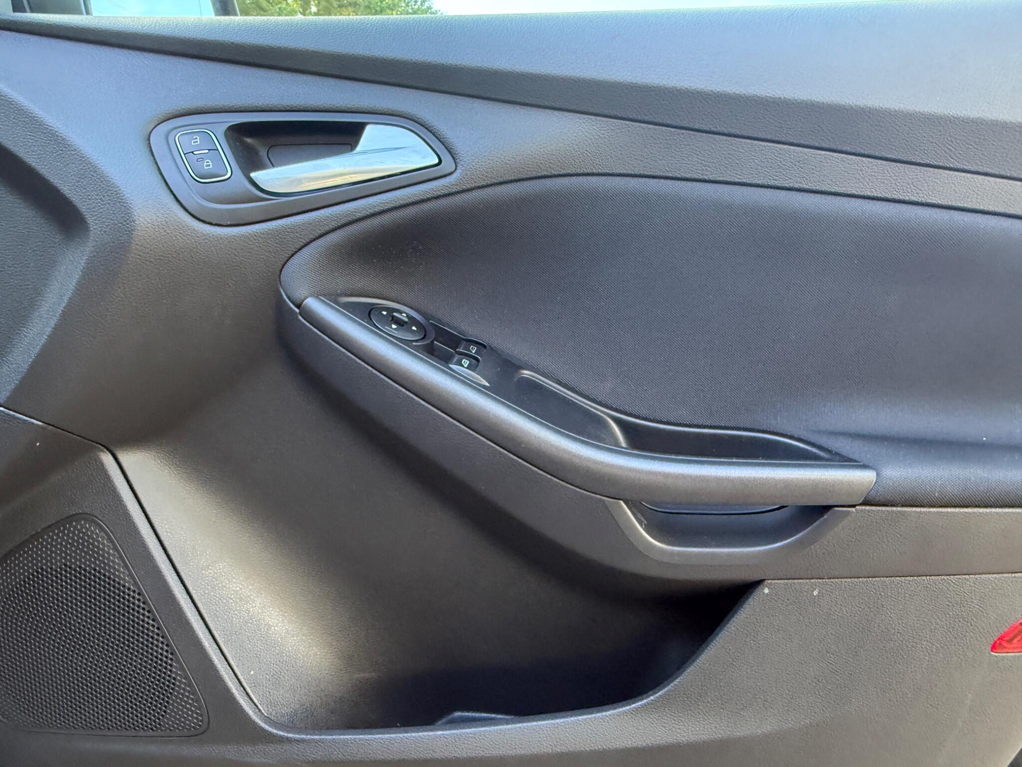 2018 Ford Focus image 28