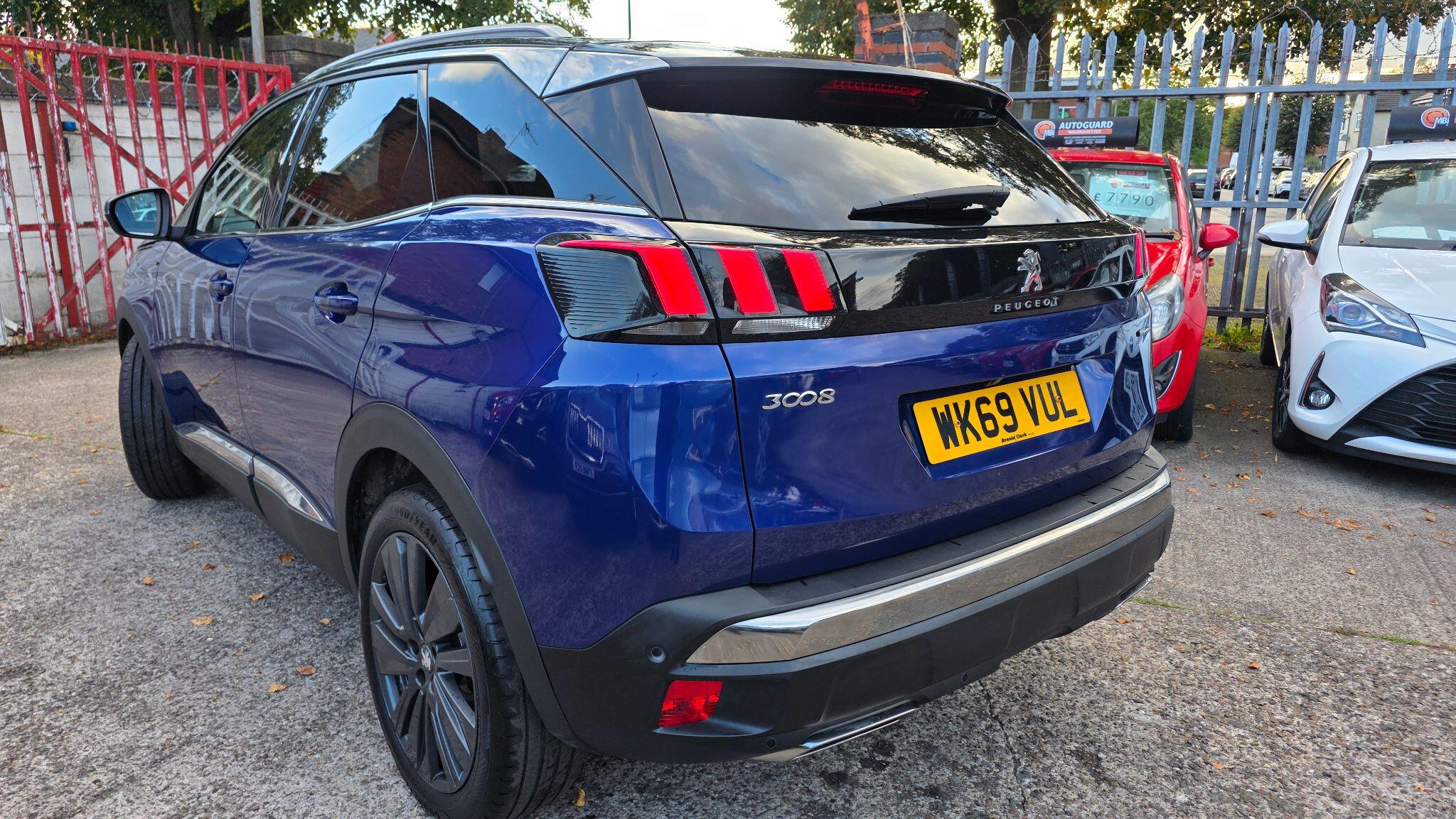 Peugeot 3008 view 4