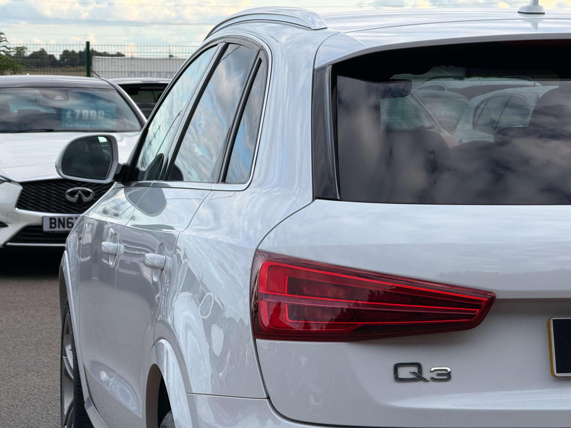 Audi Q3 view 27
