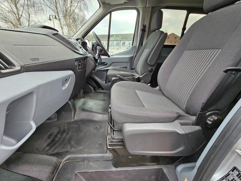 2018 Ford Transit 2.2 TDCi 460 HDT Trend Minibus 5dr Diesel Manual L4 H3 (18 seats) (196 g/km, 123 bhp) • 16,832 miles image 15