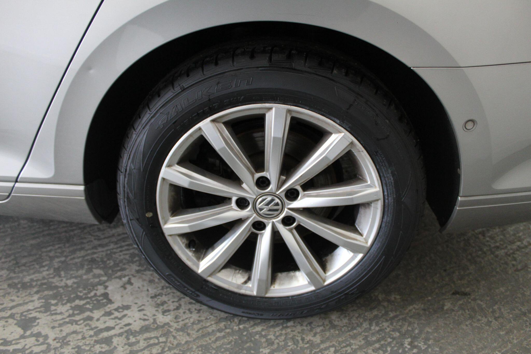 Volkswagen Passat view 55