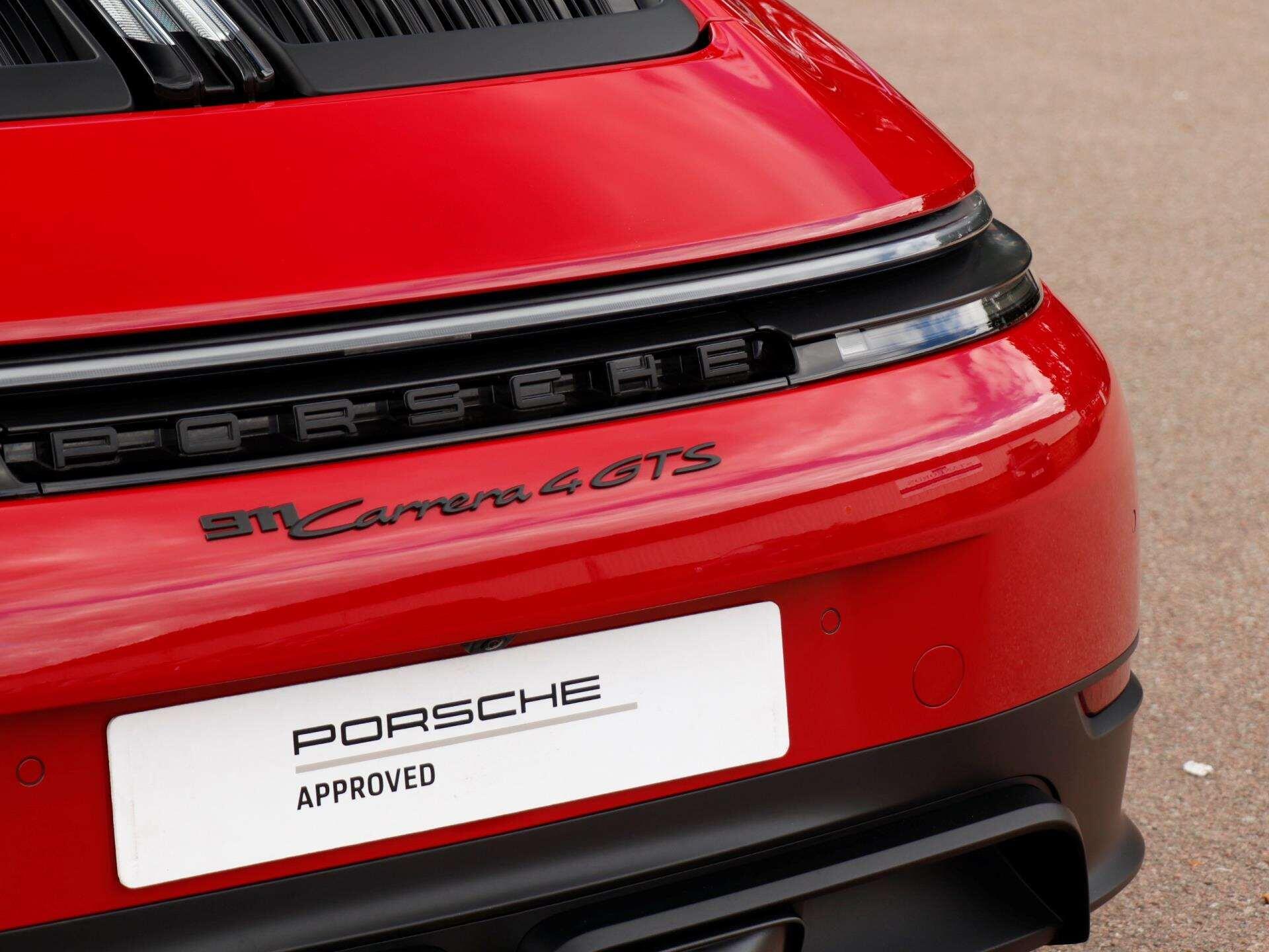 Porsche 911 view 33