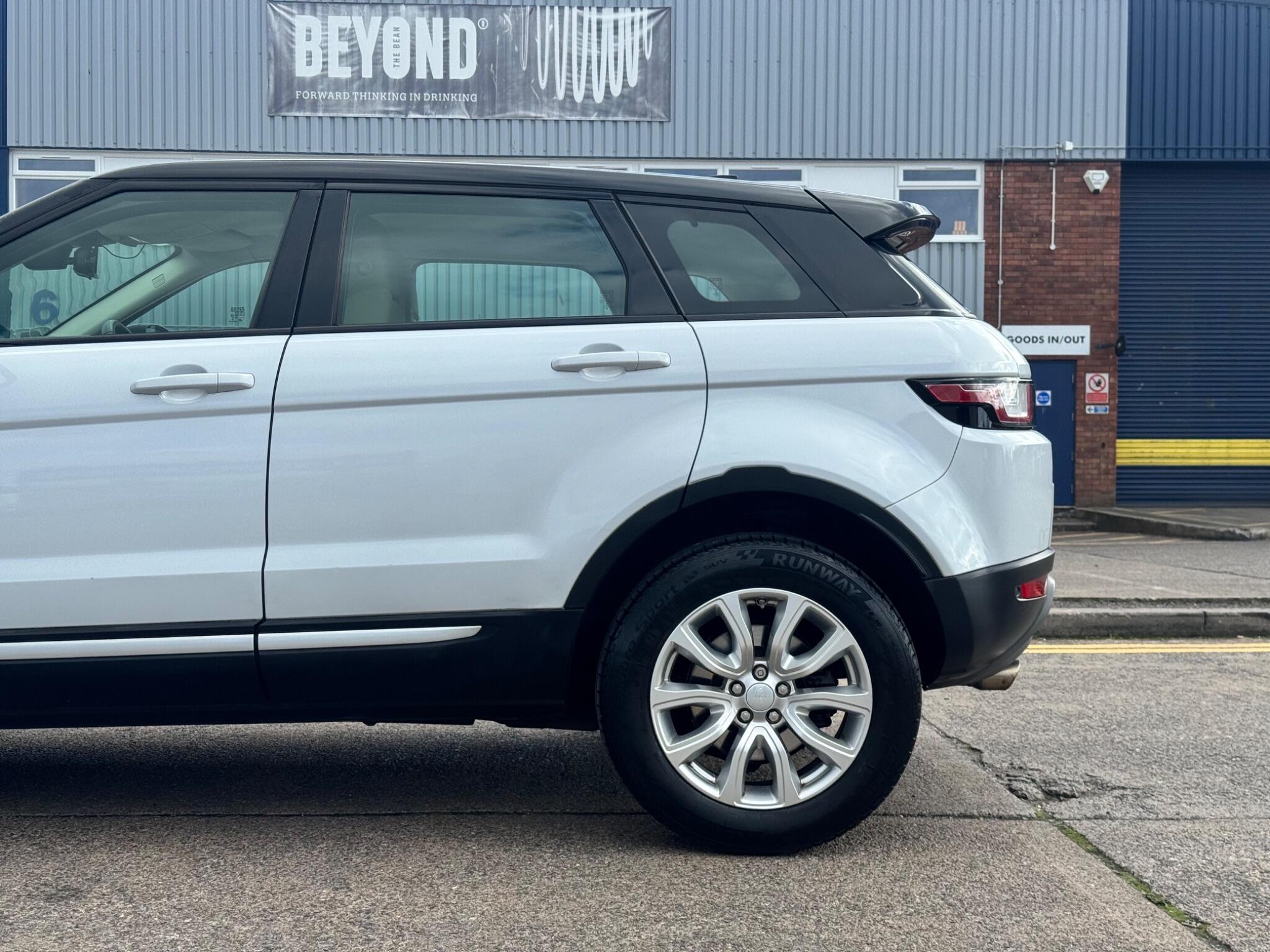 Land Rover Range Rover Evoque view 35