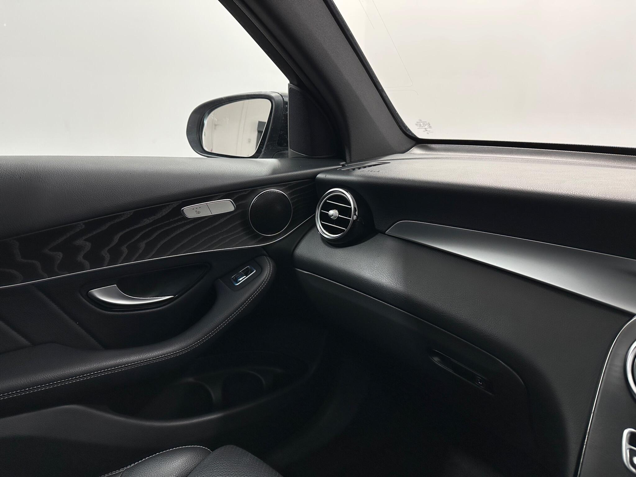 Mercedes-Benz GLC view 28