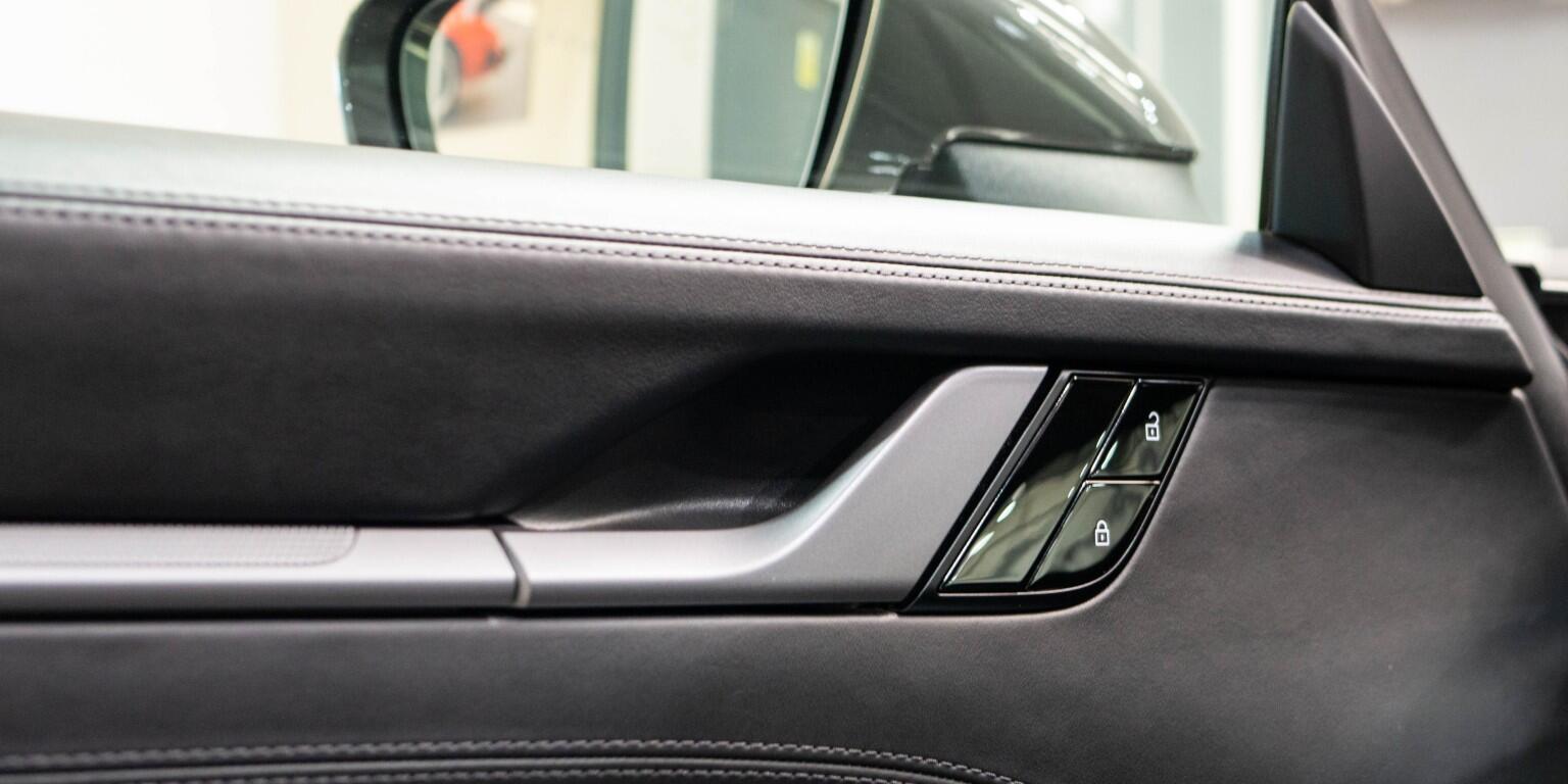 Porsche 911 view 32