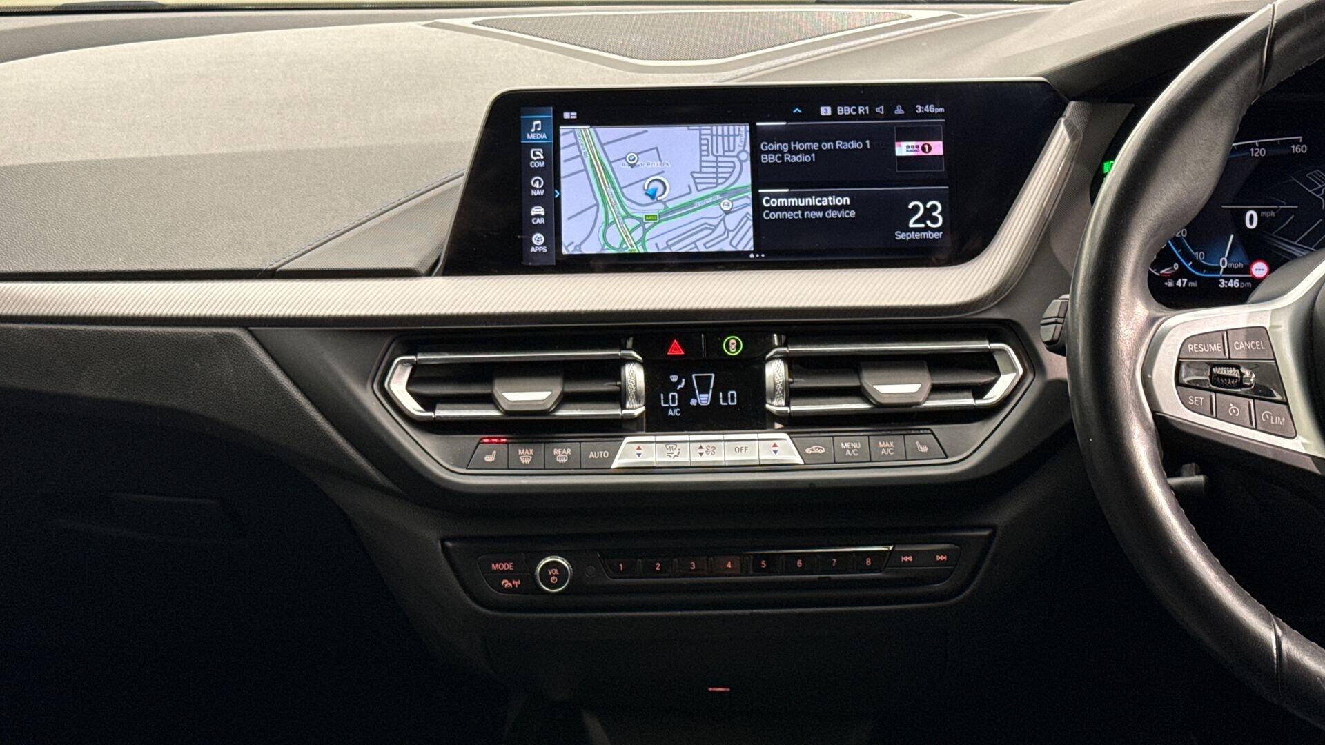 BMW 1 Series view 8