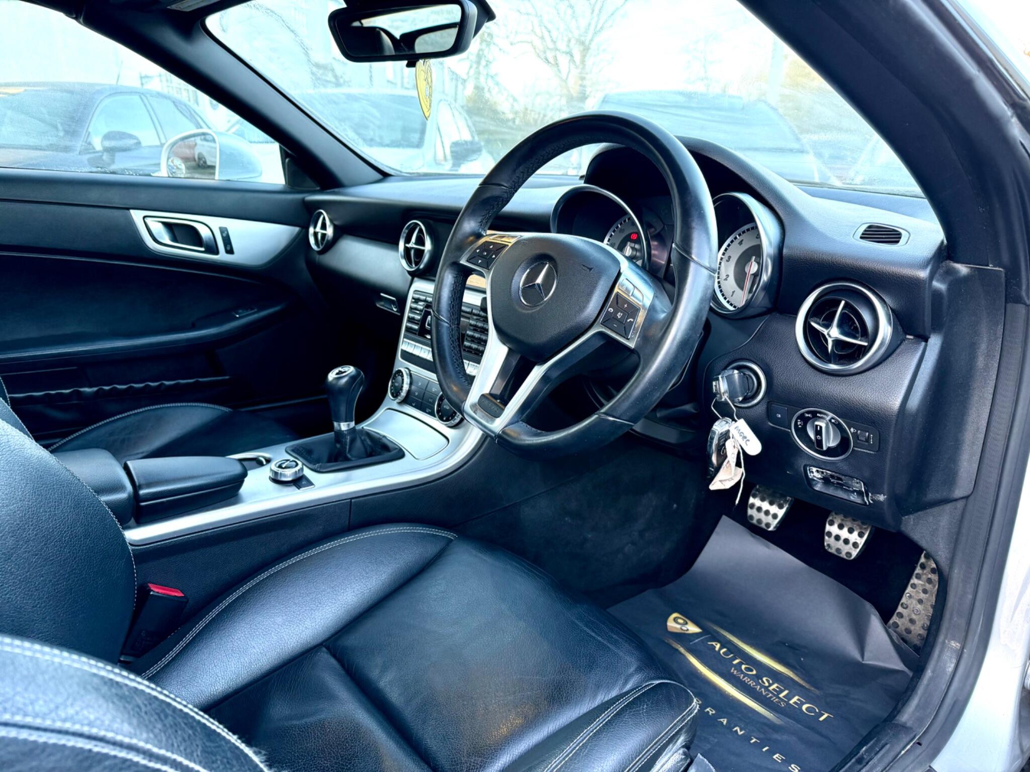 2011 Mercedes-Benz SLK image 28