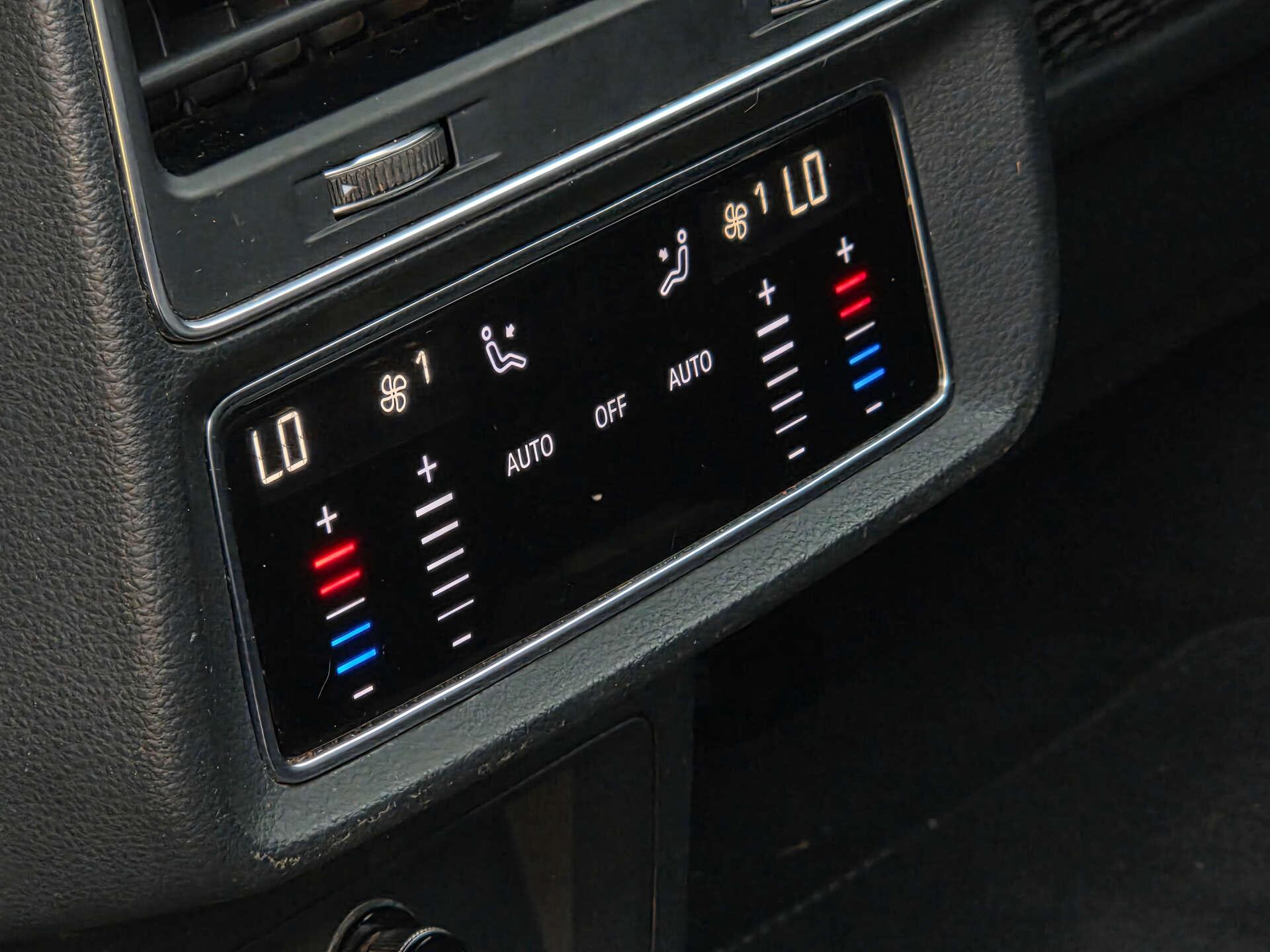 Audi Q7 view 37