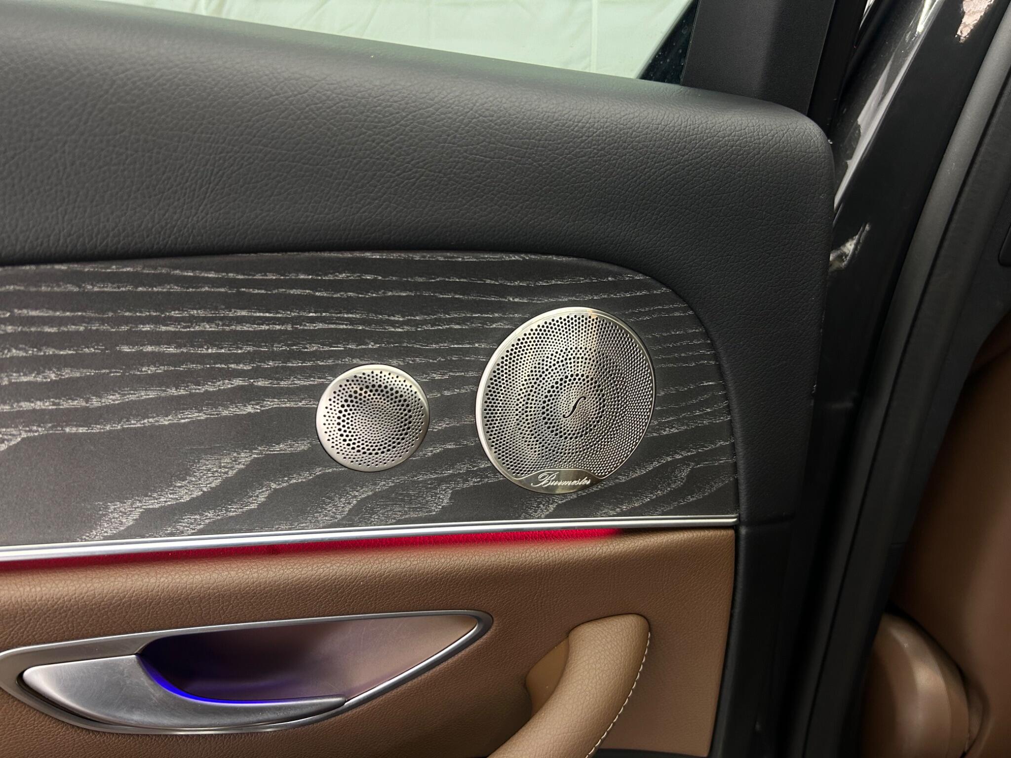 Mercedes-Benz E Class view 27