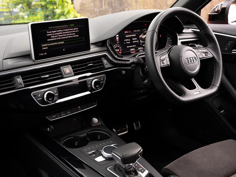 Audi RS4 view 13