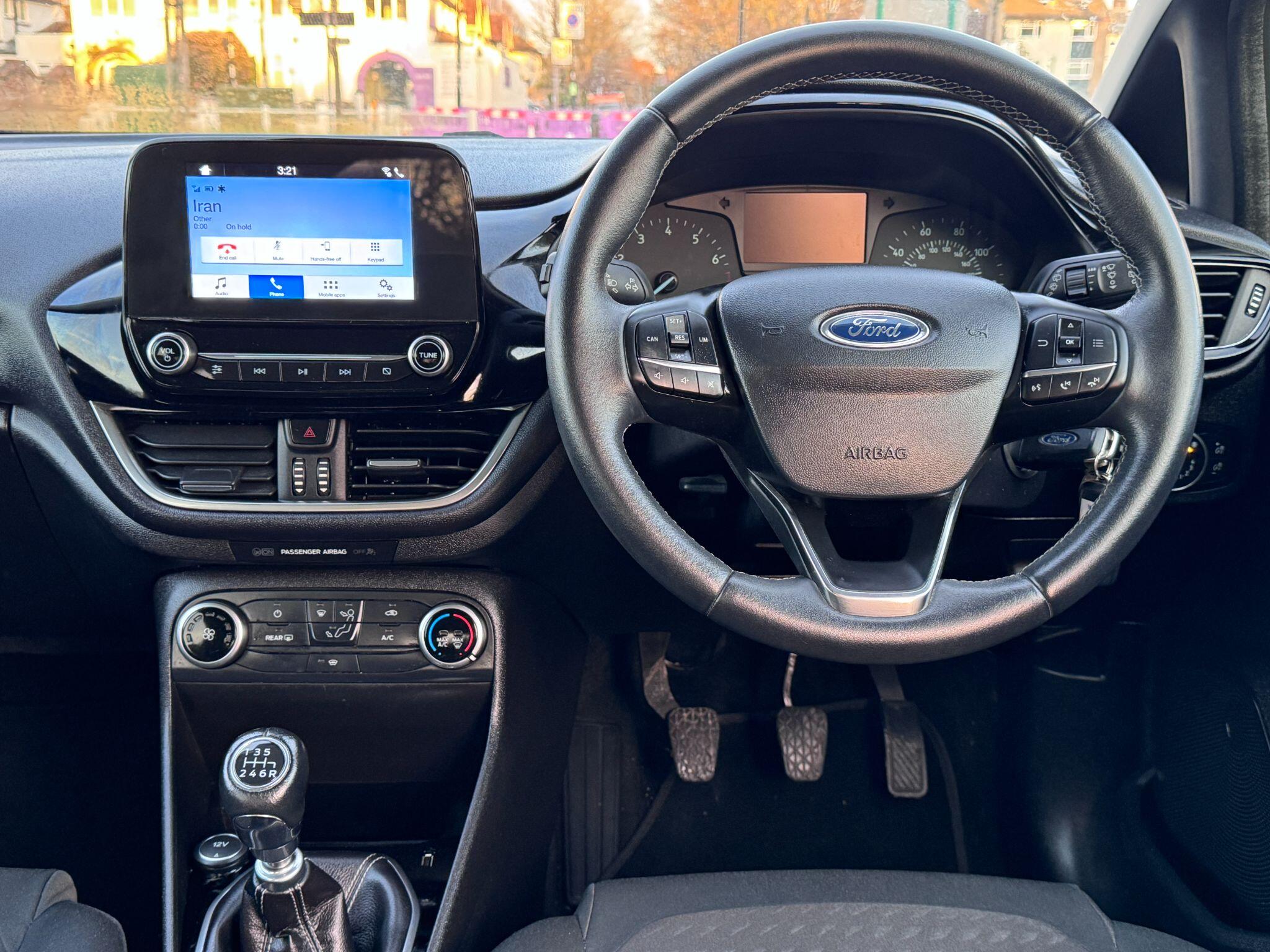 2017 Ford Fiesta image 16