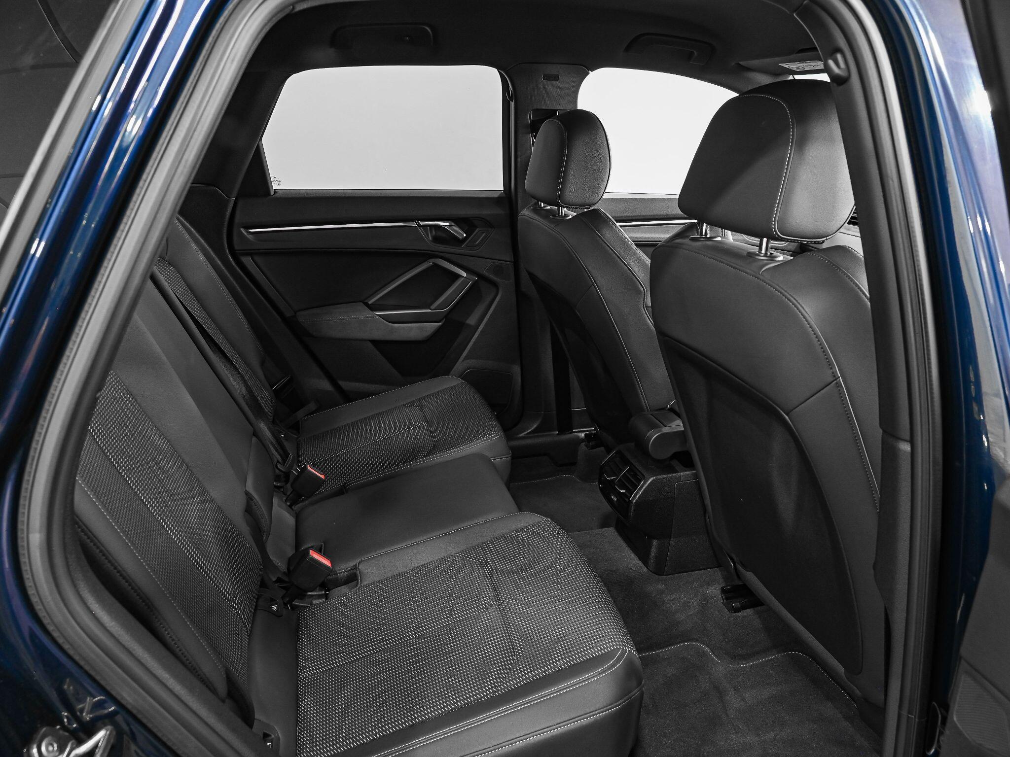 Audi Q3 view 26