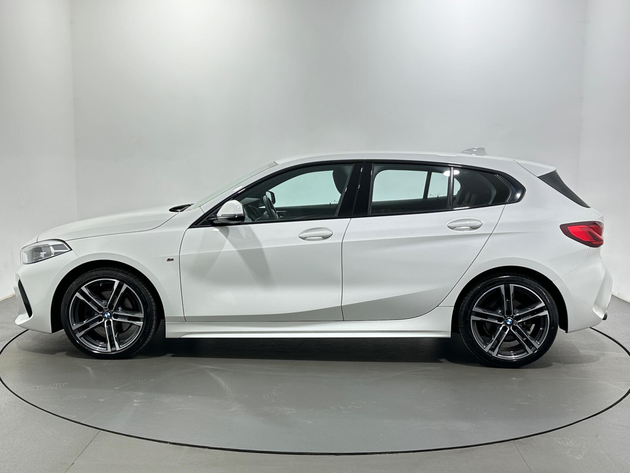 BMW 1 Series view 5