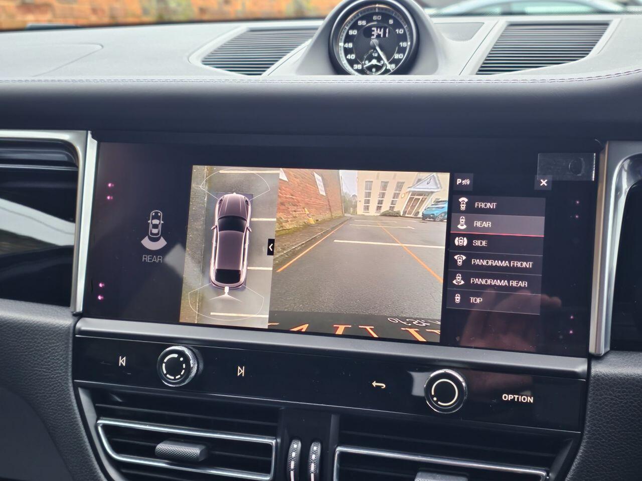 Porsche Macan view 16