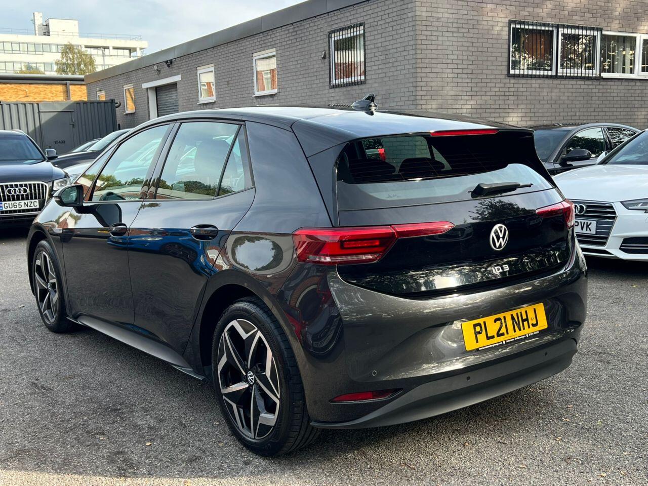 Volkswagen Id.3 view 5