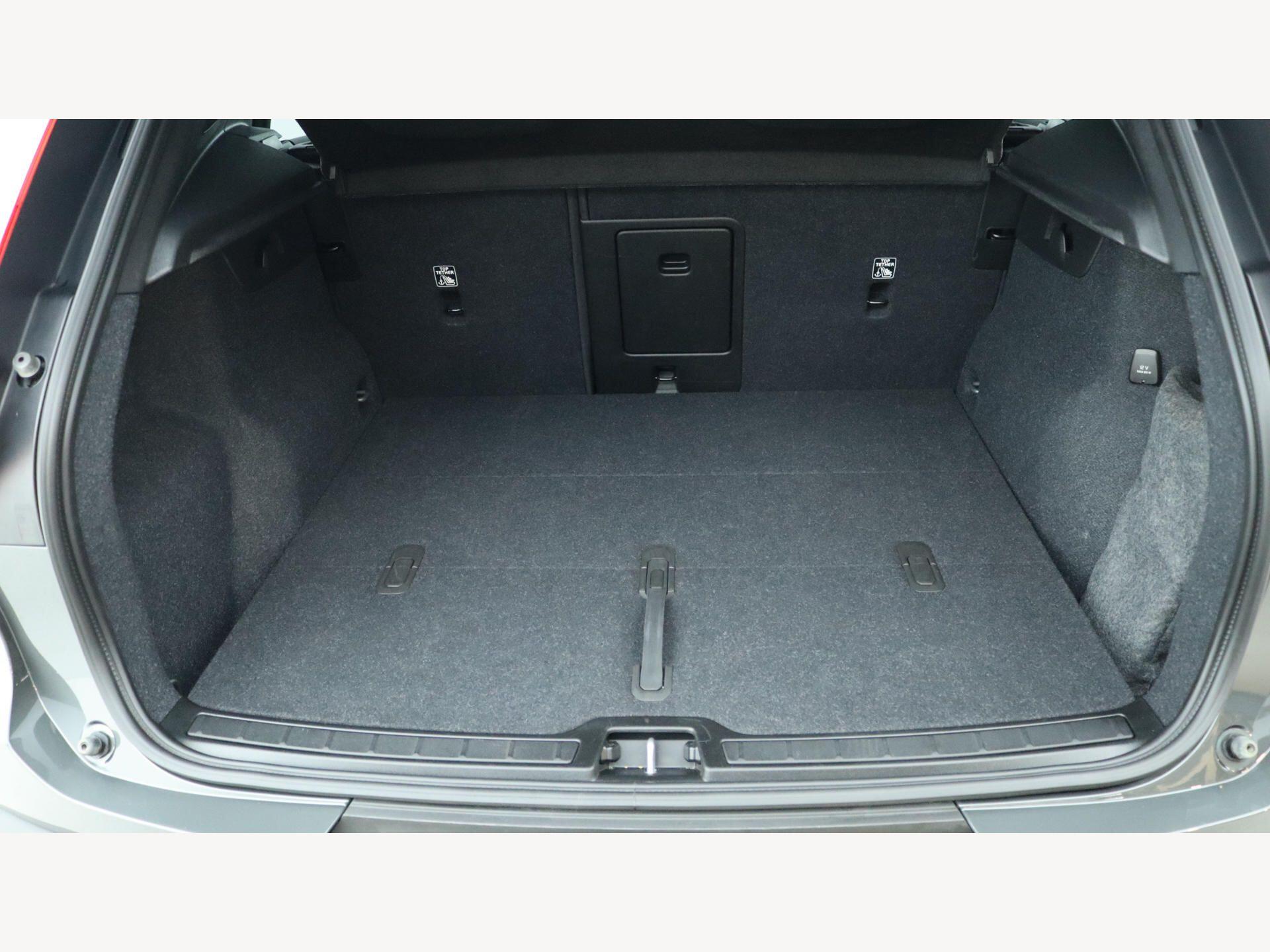 Volvo XC40 view 16