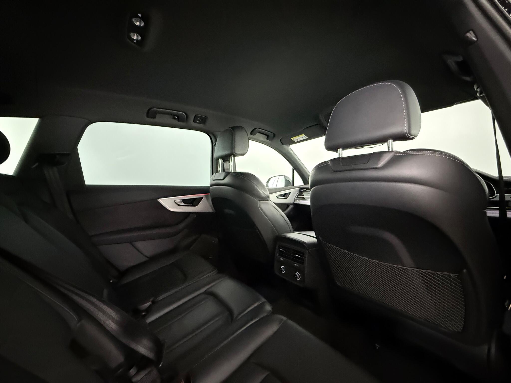 Audi Q7 view 32