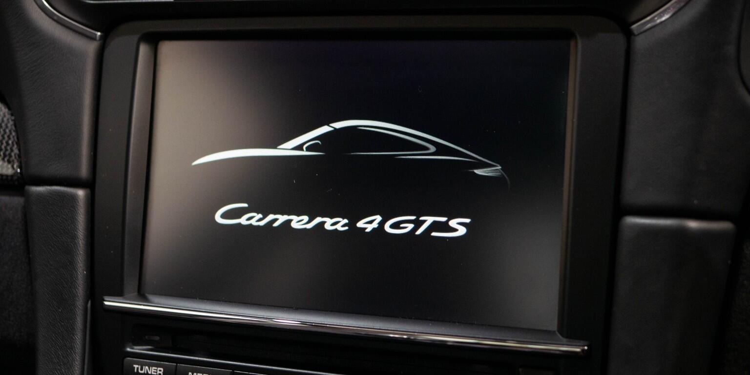 Porsche 911 view 39