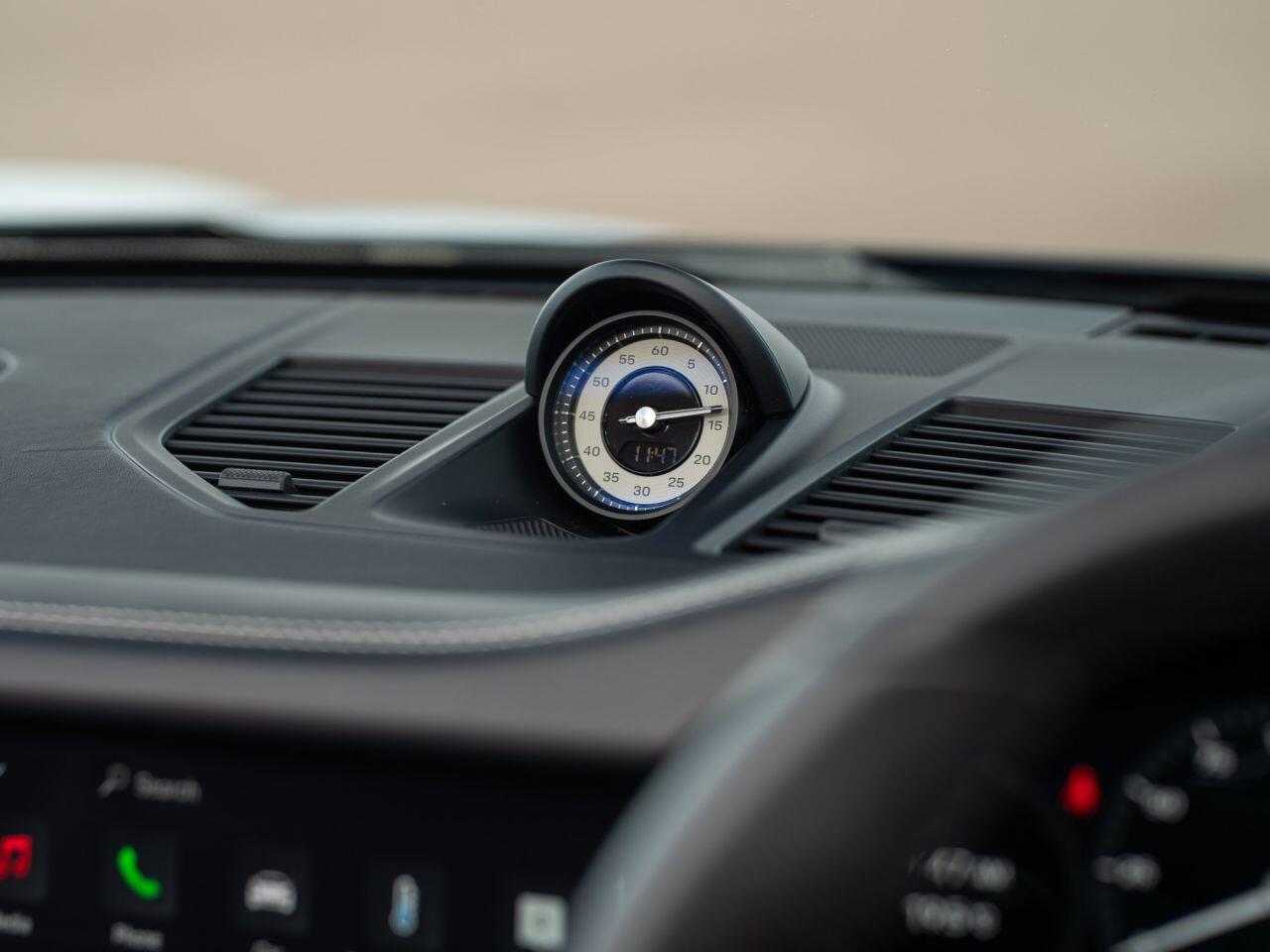 Porsche 911 view 18