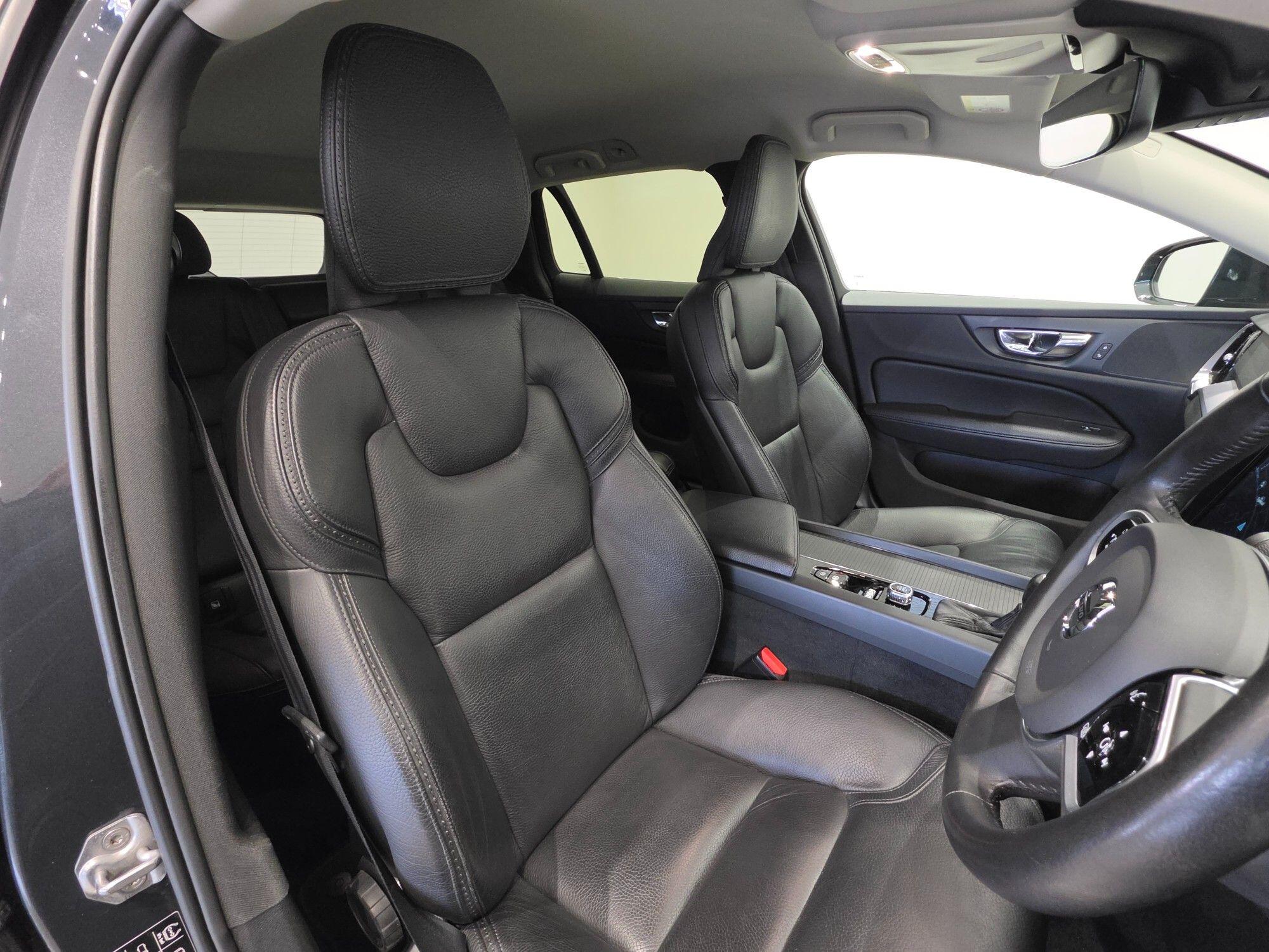 Volvo V60 Cross Country view 21