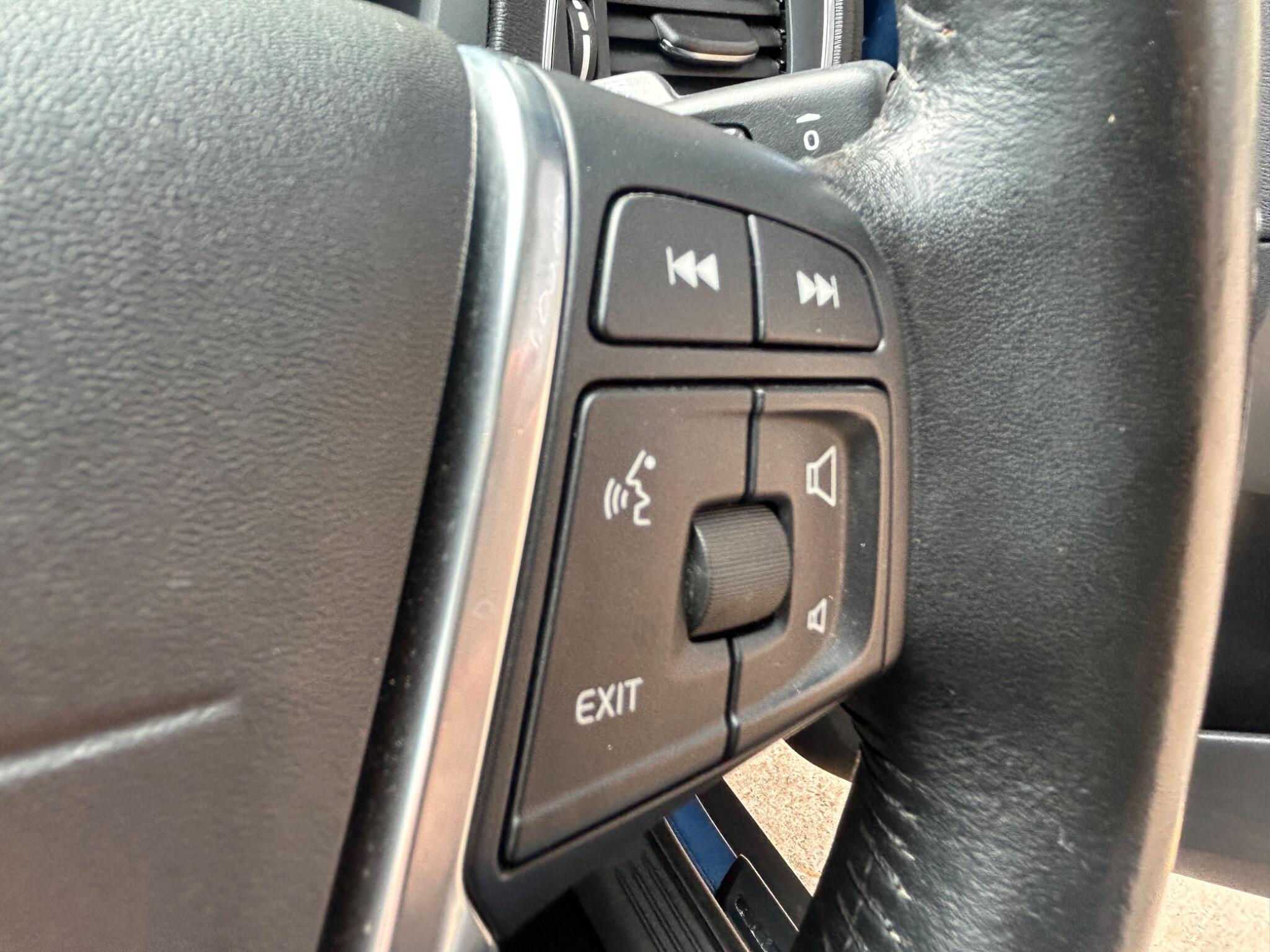 Volvo V40 Cross Country view 24
