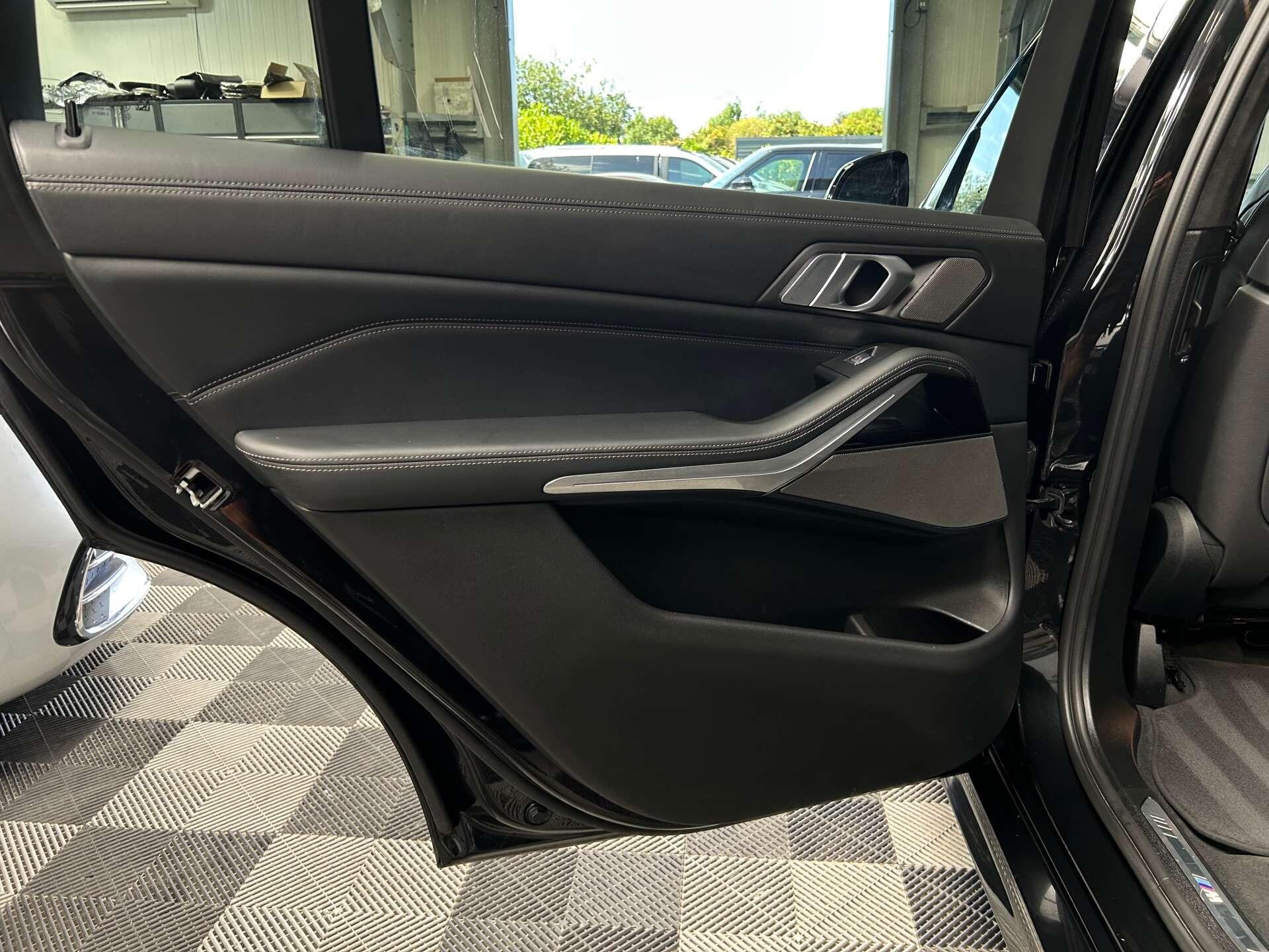 BMW X7 view 45