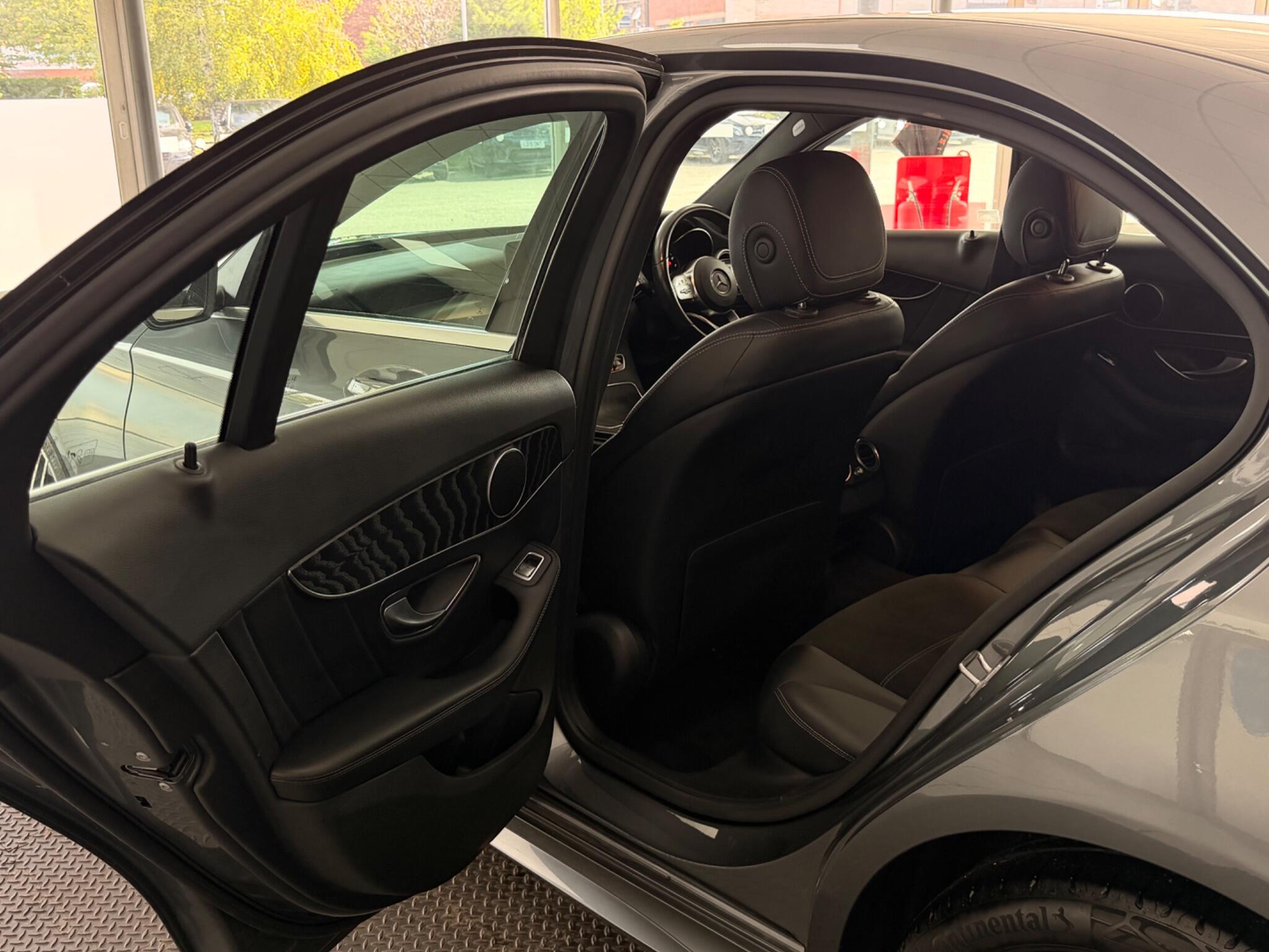 Mercedes-Benz C-Class view 41