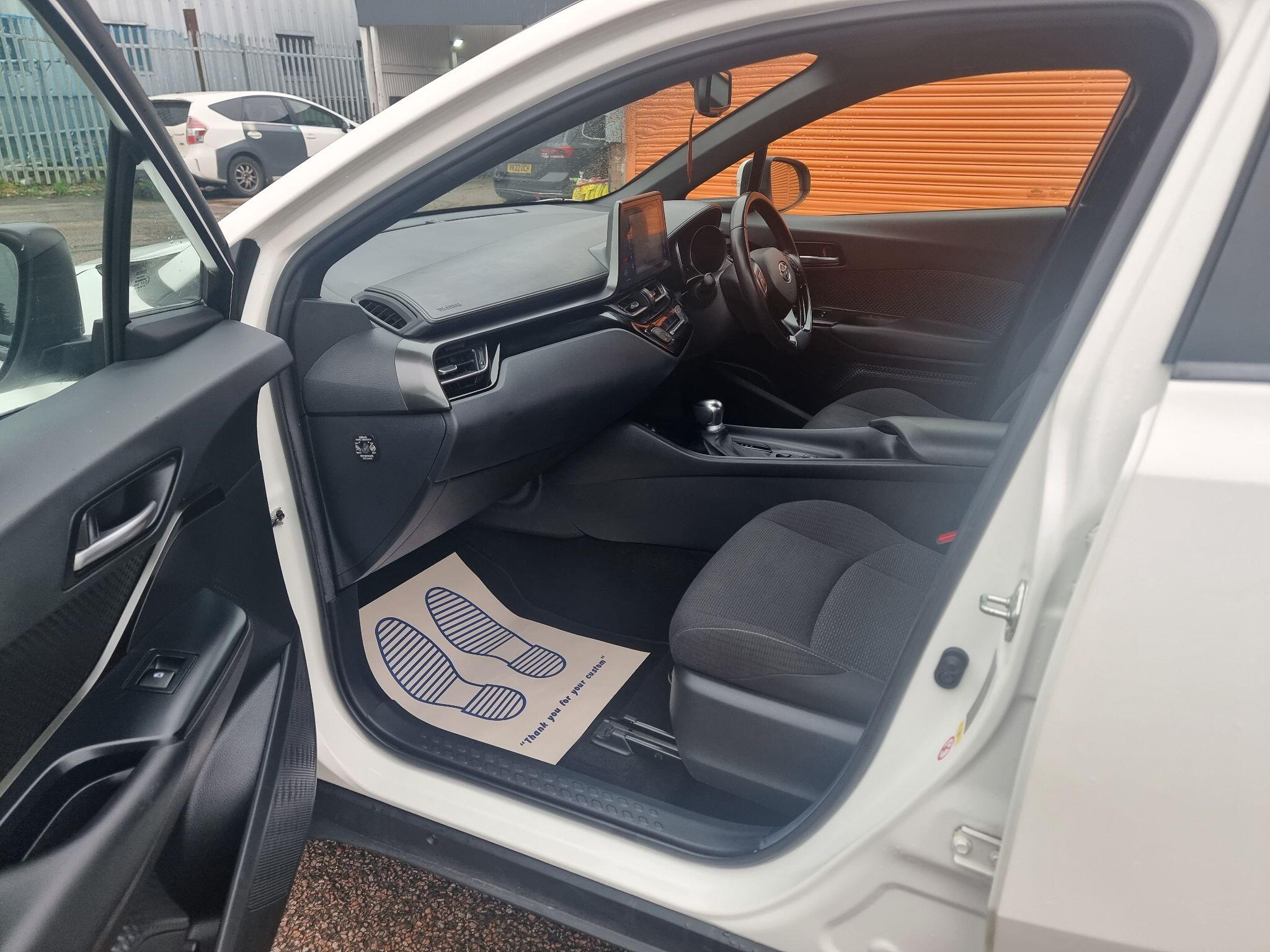 Toyota C-HR view 22