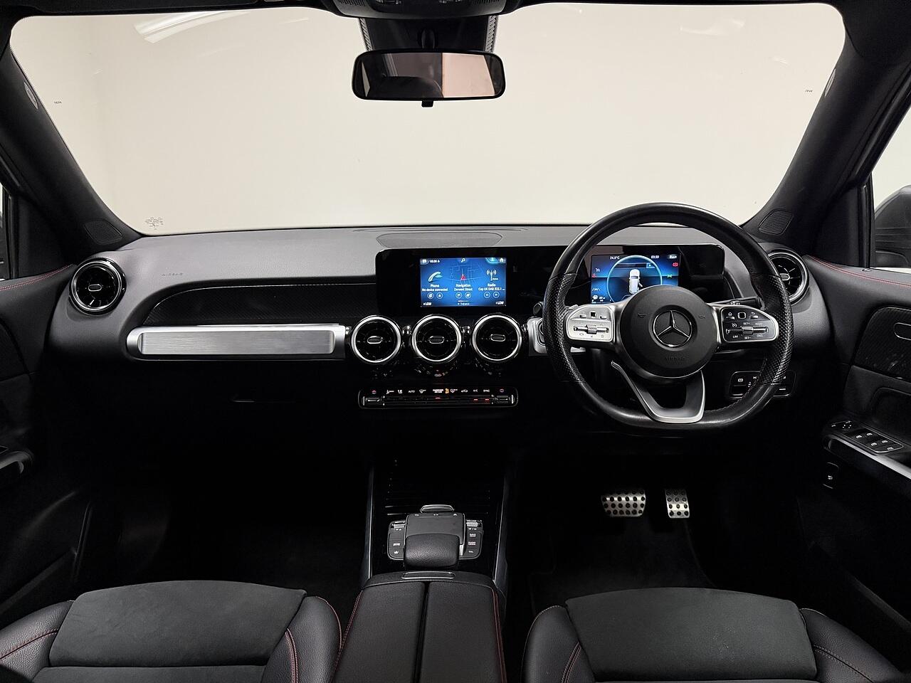 Mercedes-Benz GLB view 22