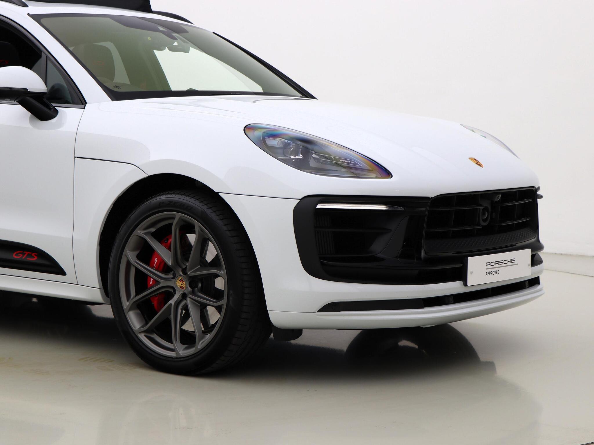 Porsche Macan view 9