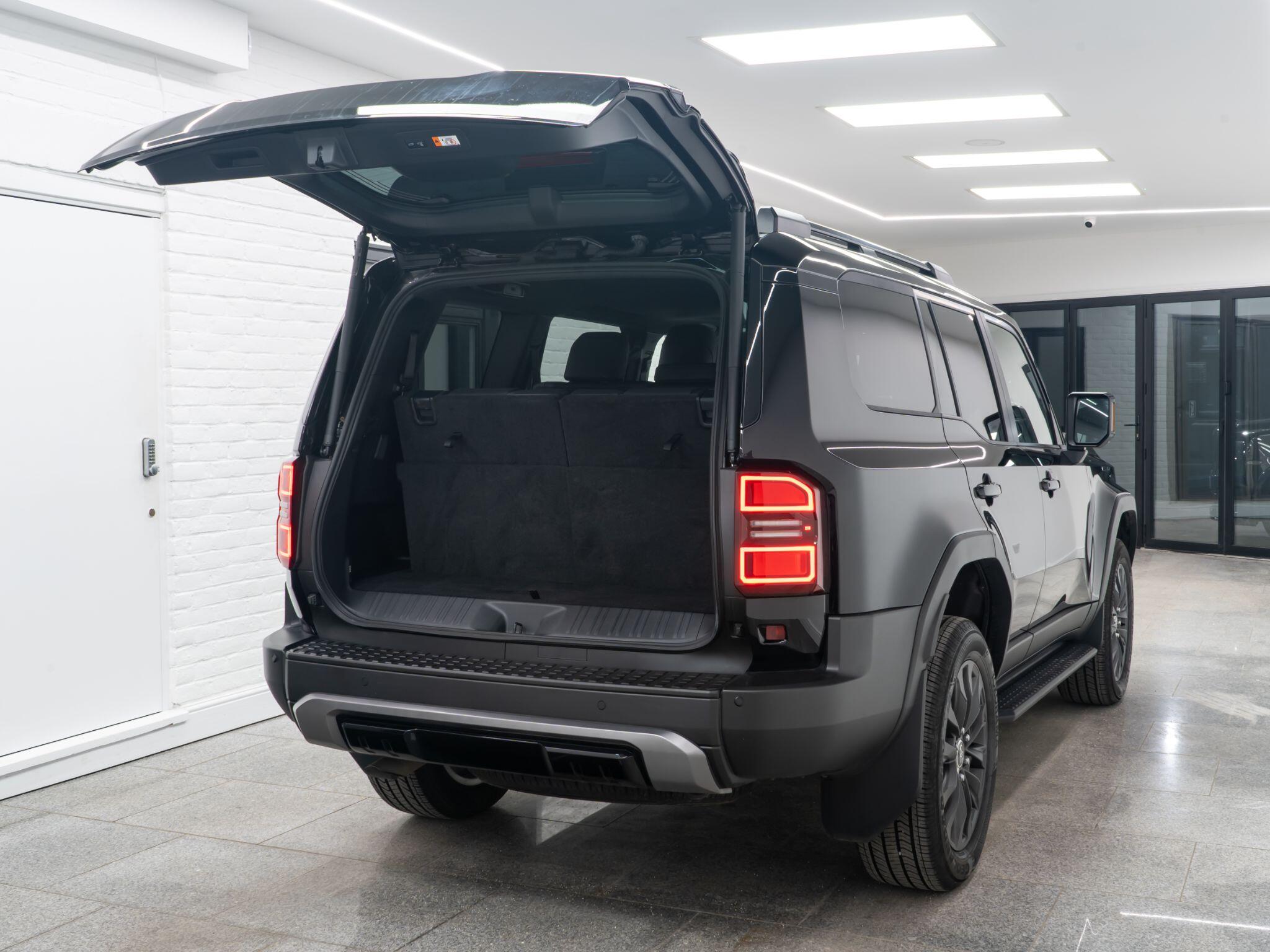 Toyota Land Cruiser view 18