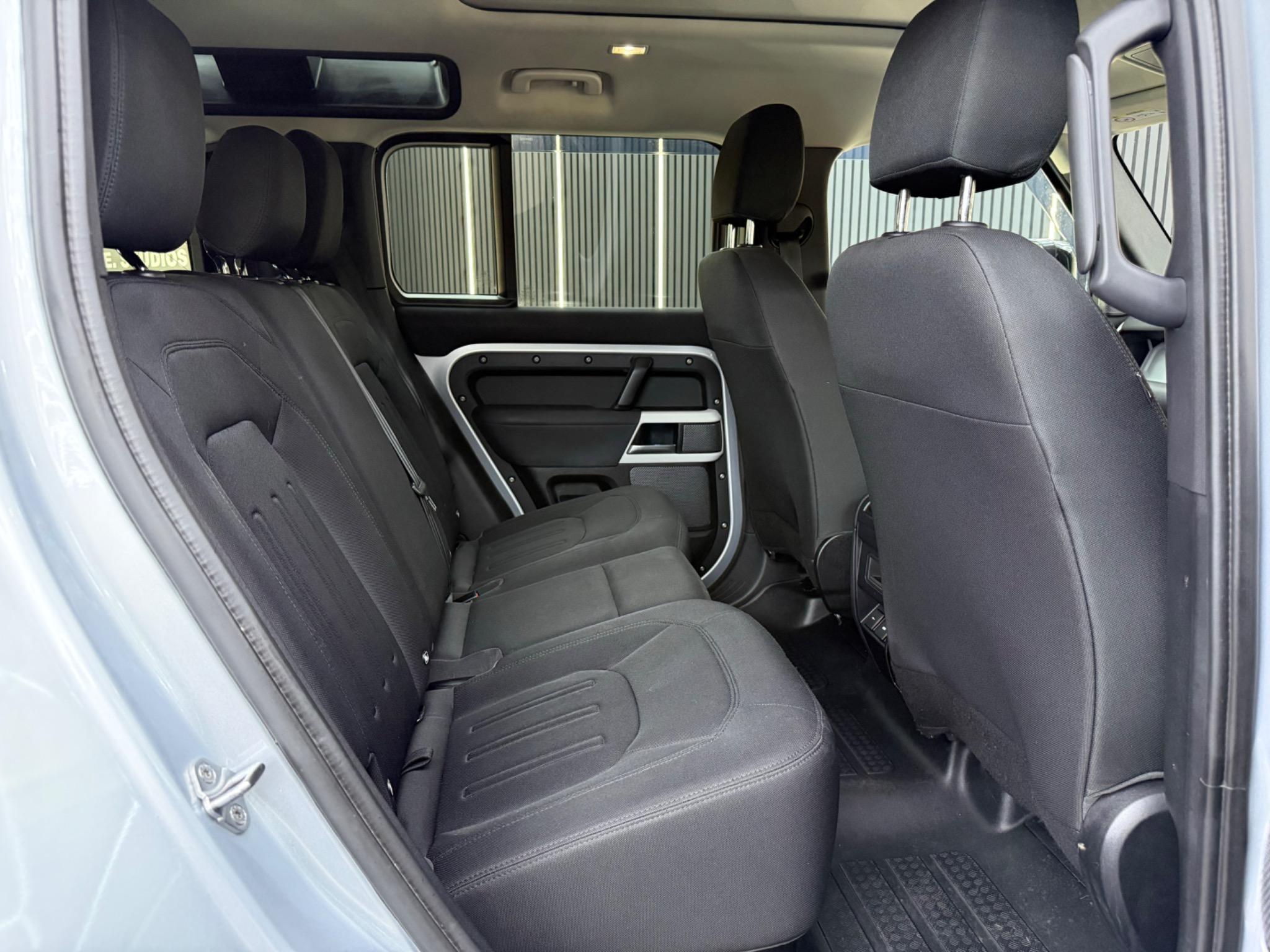 Land Rover Defender 110 view 11