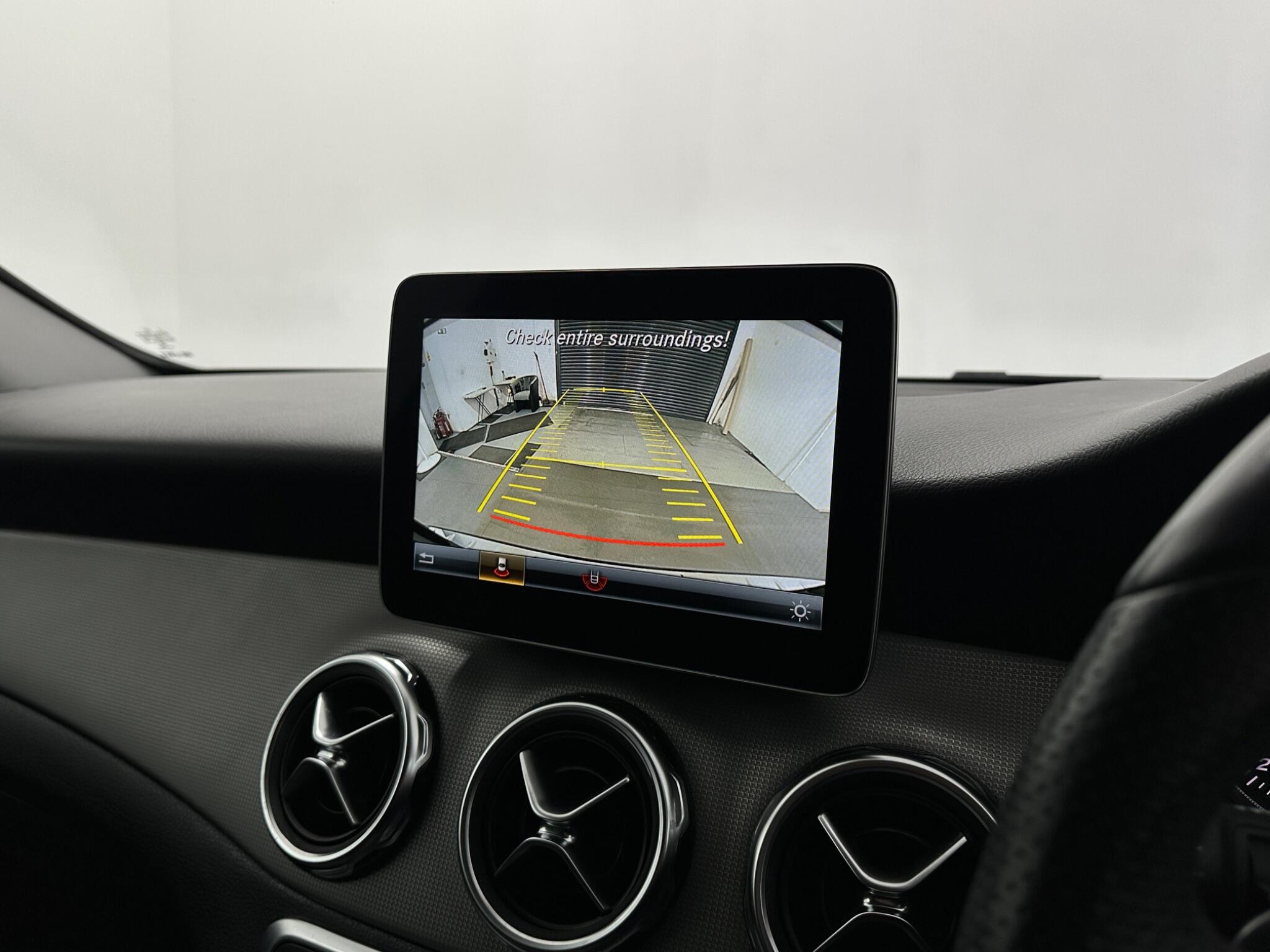 Mercedes-Benz Gla view 23