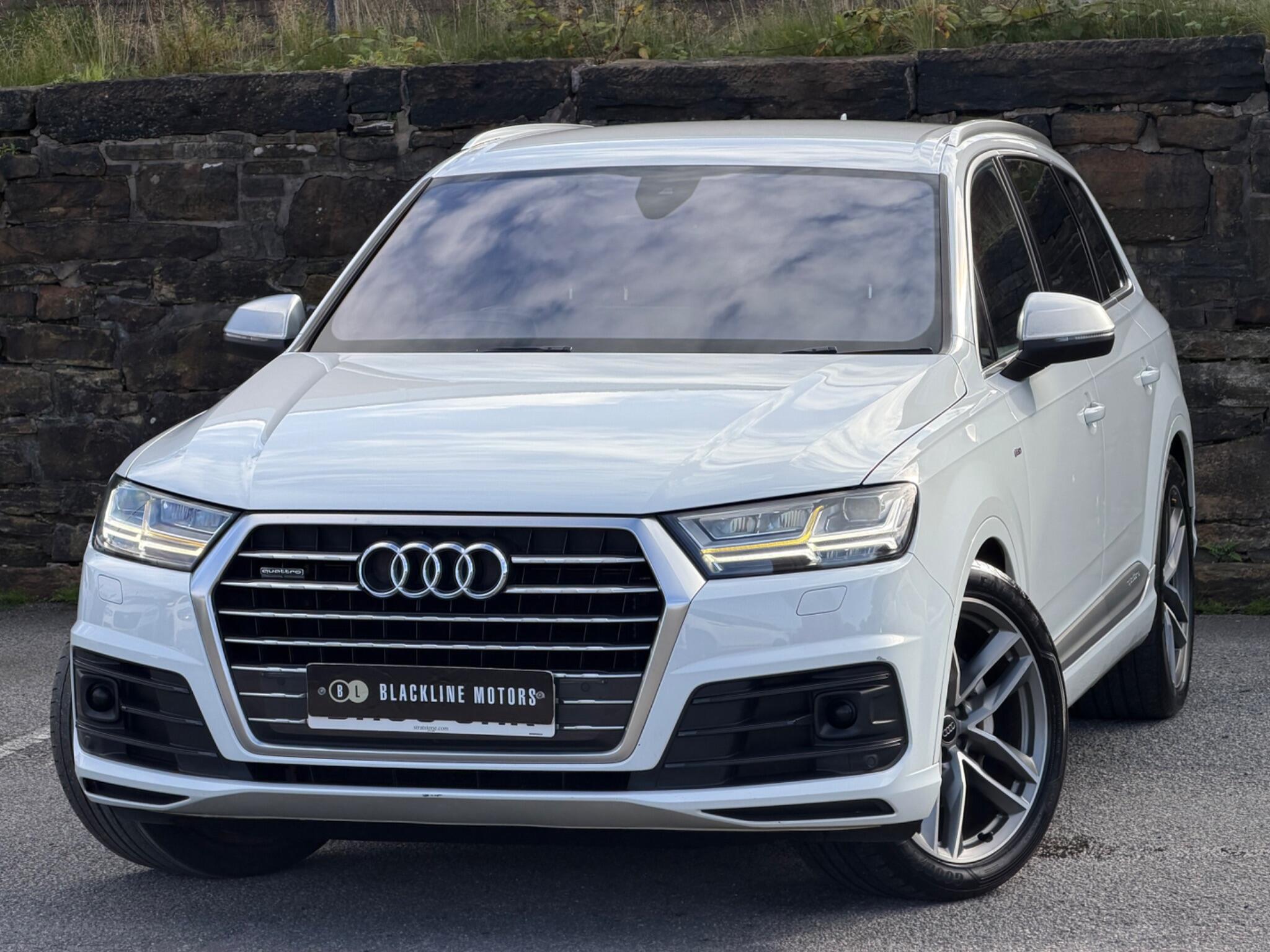 Audi Q7 view 3