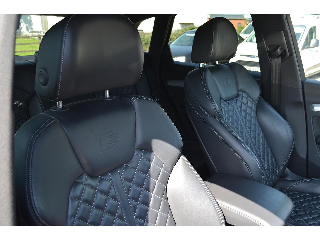 Audi SQ5 view 29