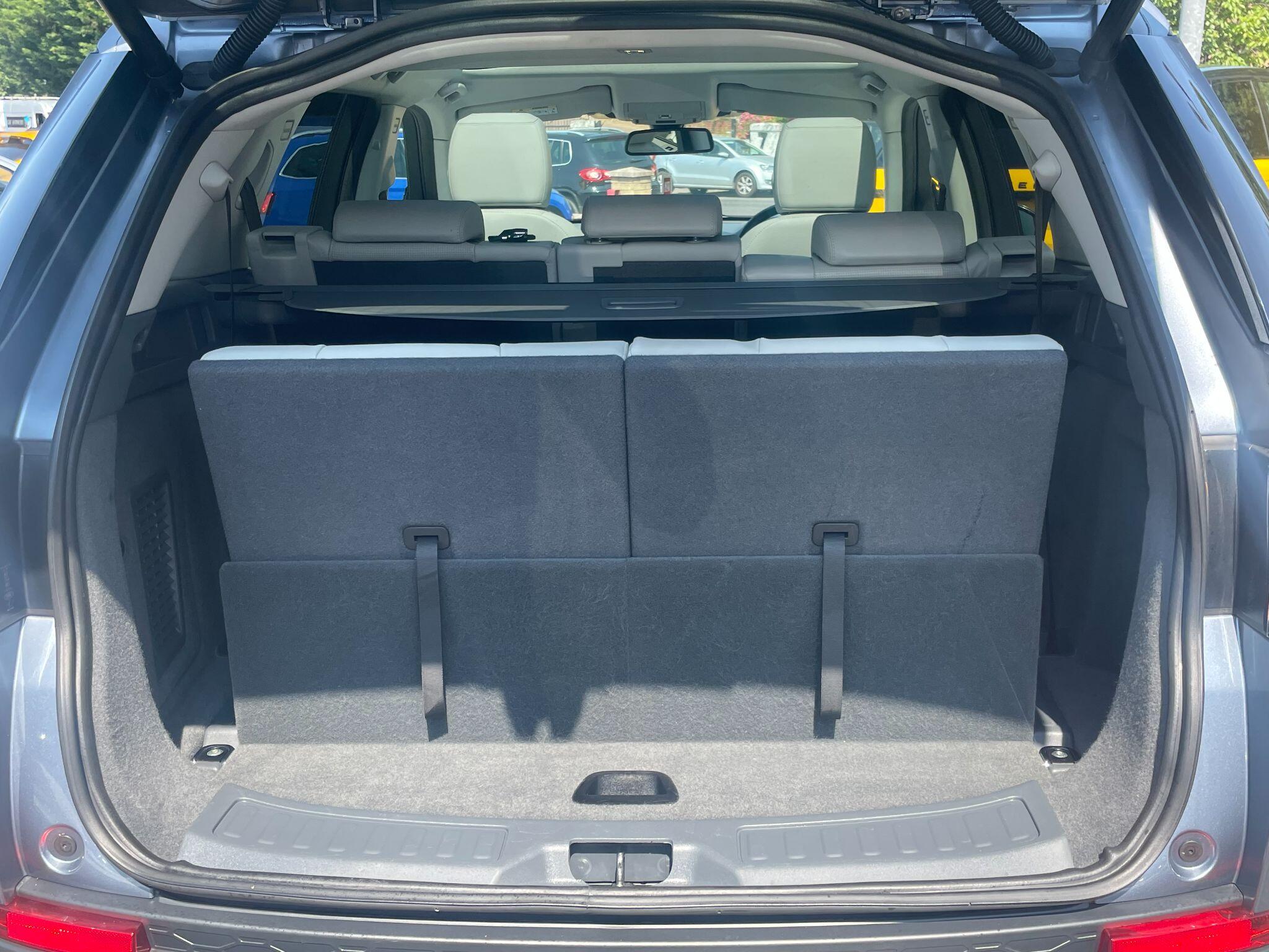 Land Rover Discovery Sport view 18