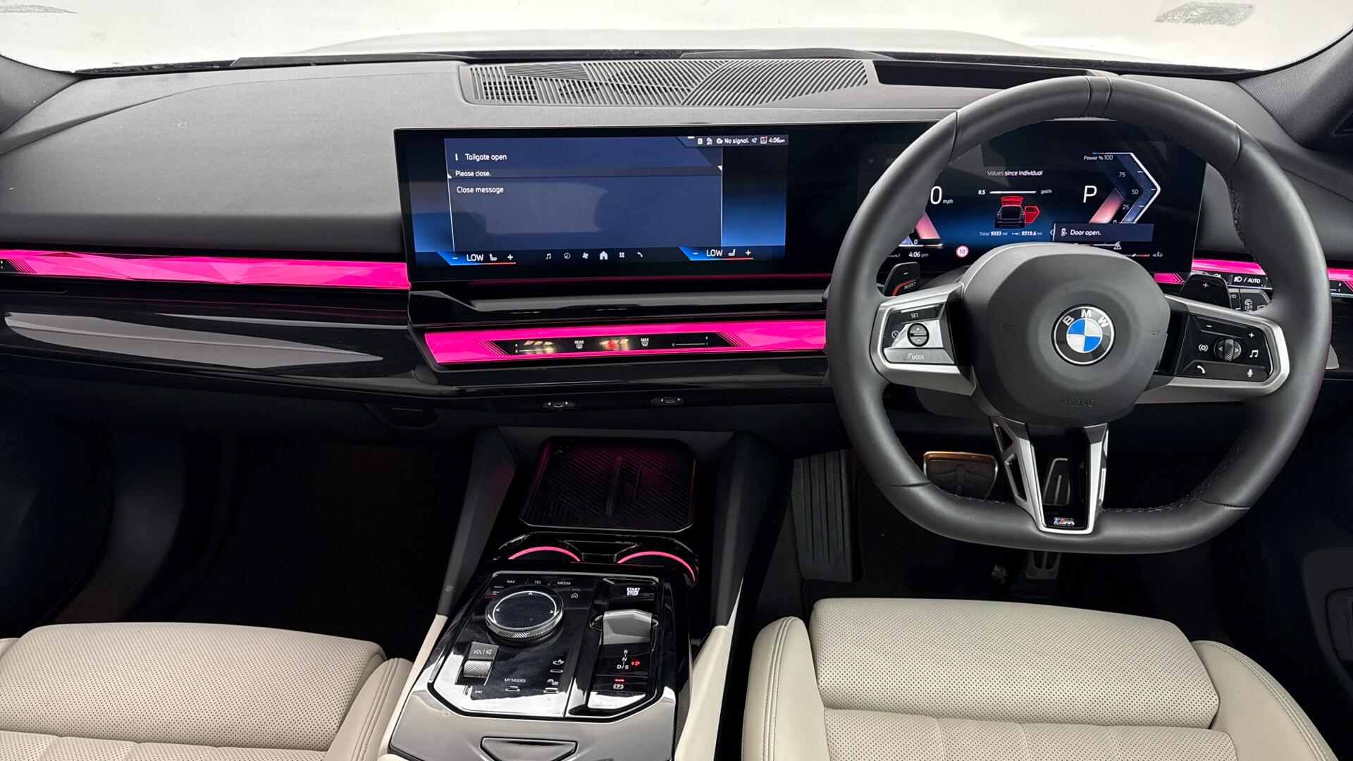 BMW 5 Series view 4