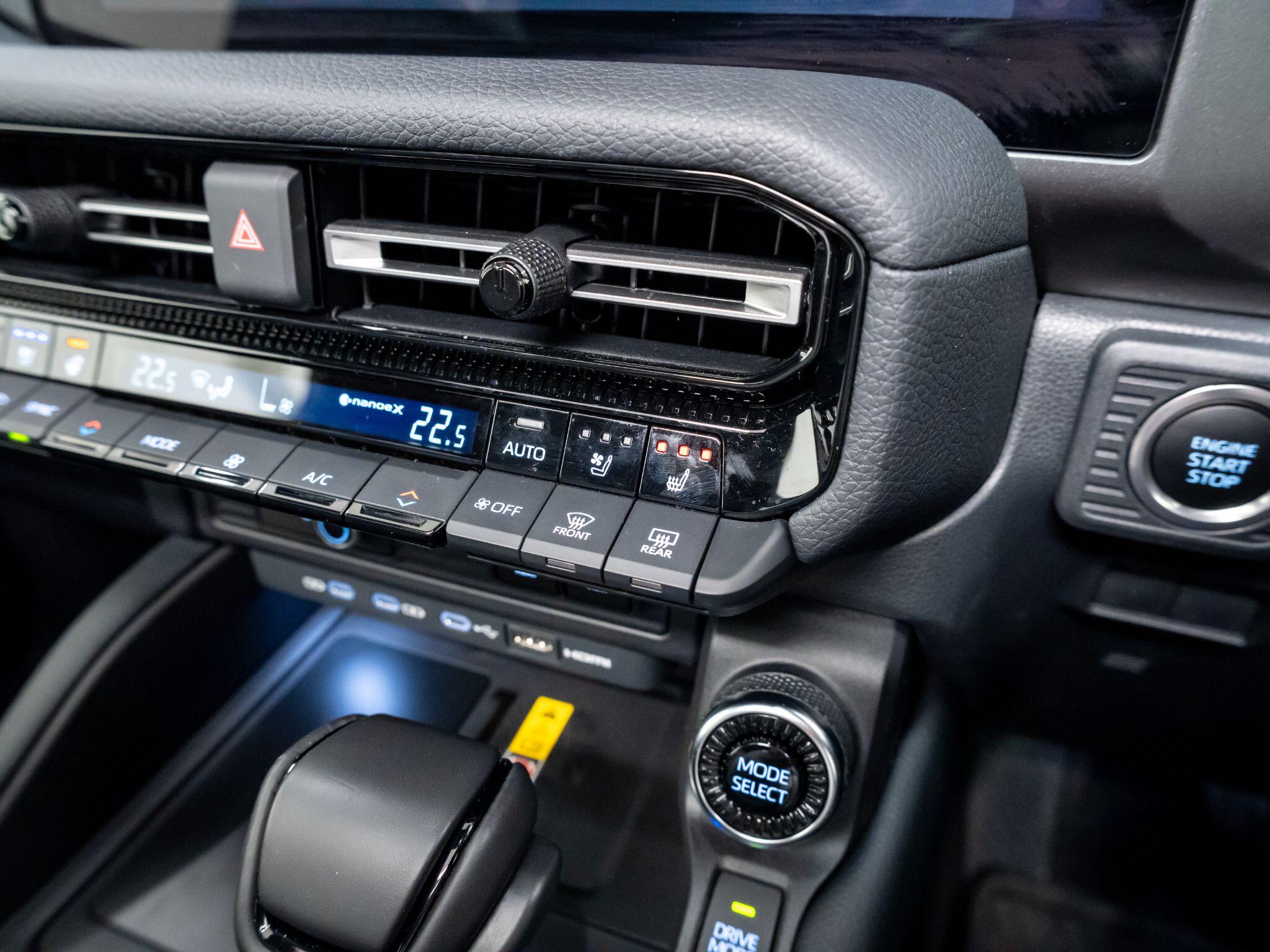 Toyota Land Cruiser view 50