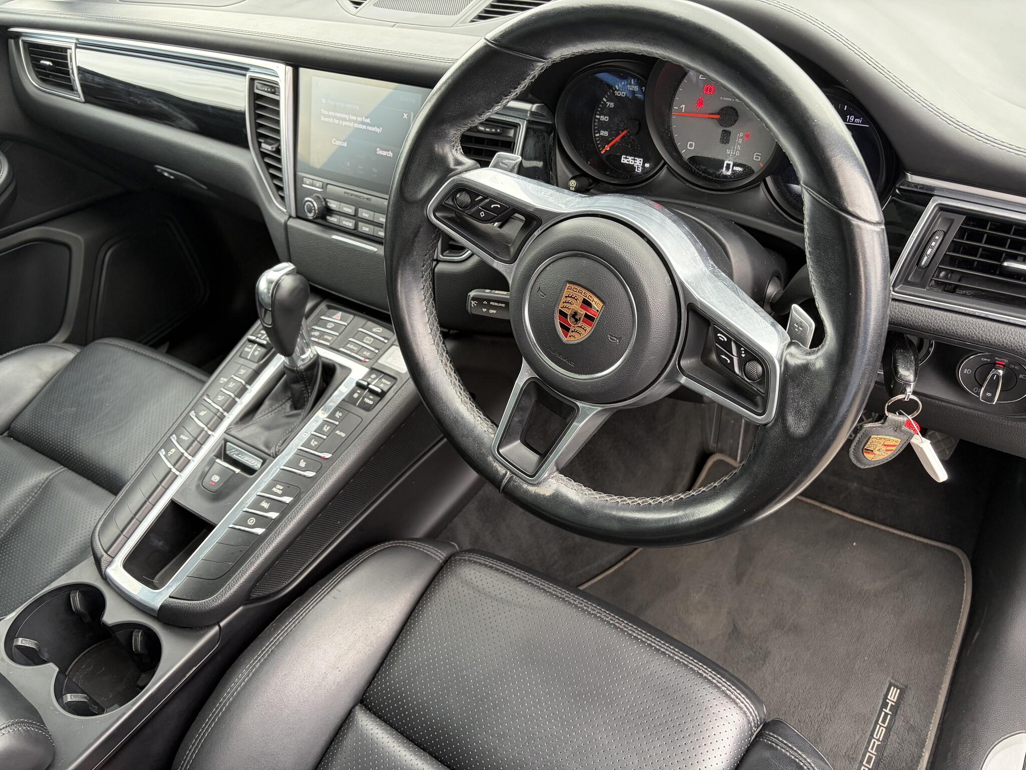 Porsche Macan view 12