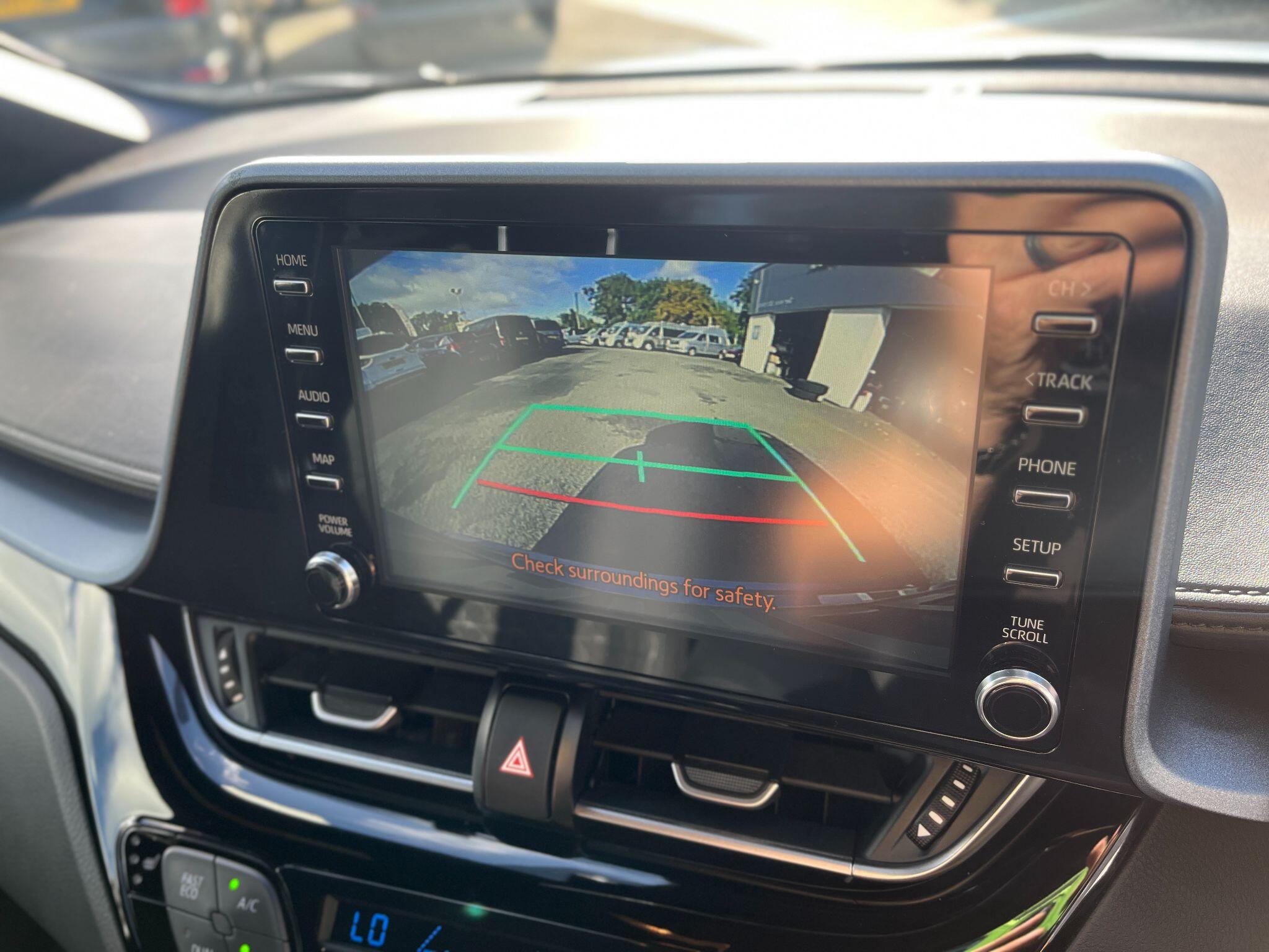 Toyota C-HR view 42