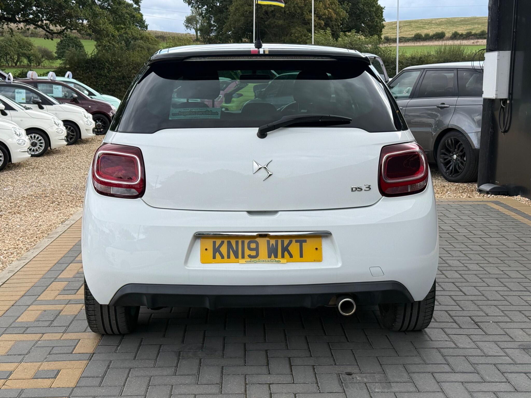 DS Automobiles DS 3 view 5