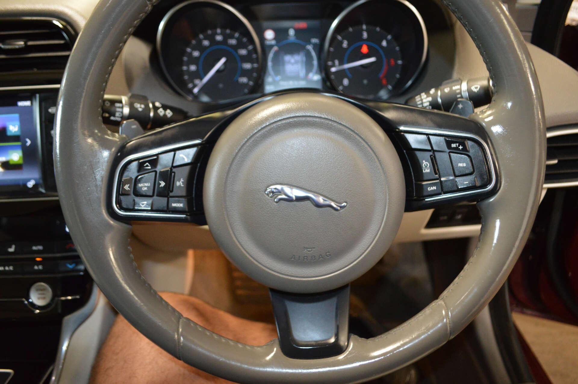 Jaguar Xe view 17