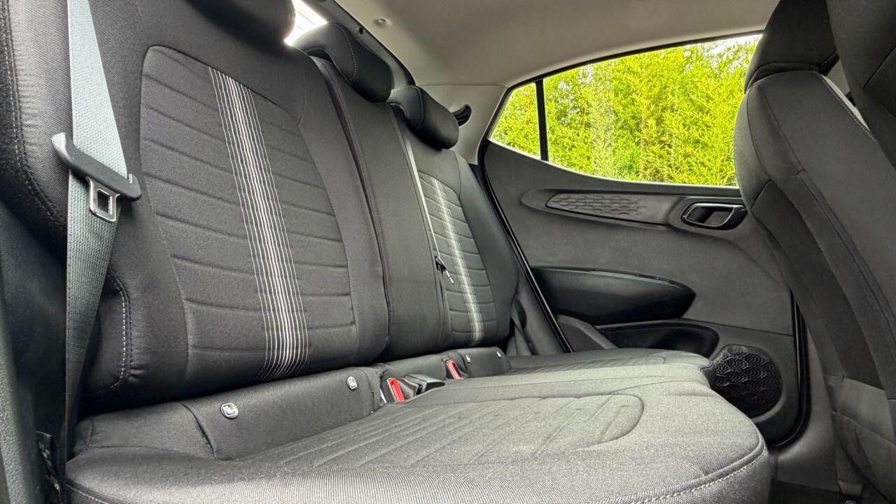 Hyundai i10 view 13