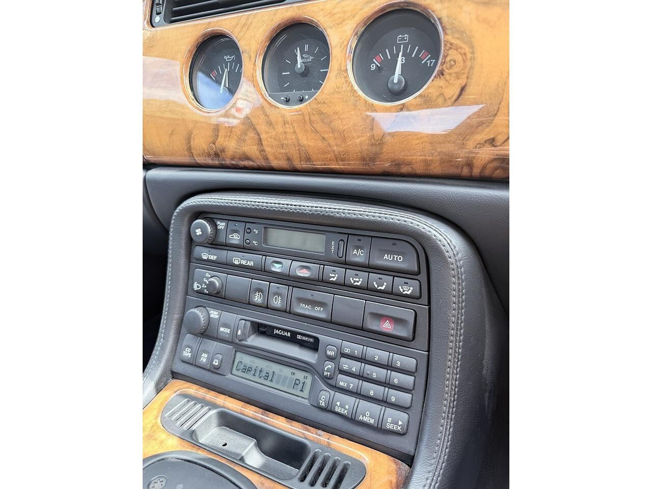 Jaguar XK8 view 17